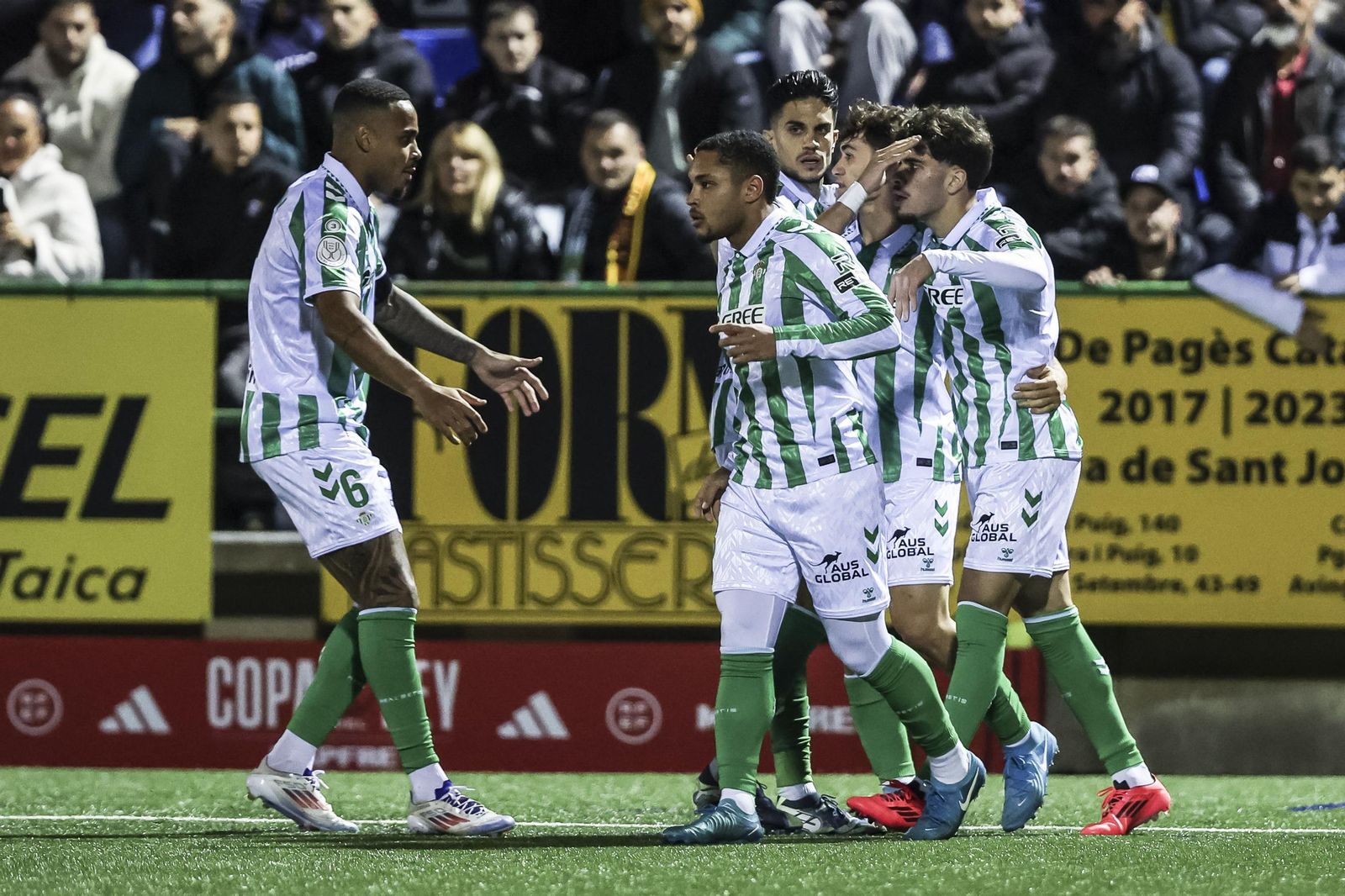 Las fotos del Sant Andreu - Betis de Copa del Rey