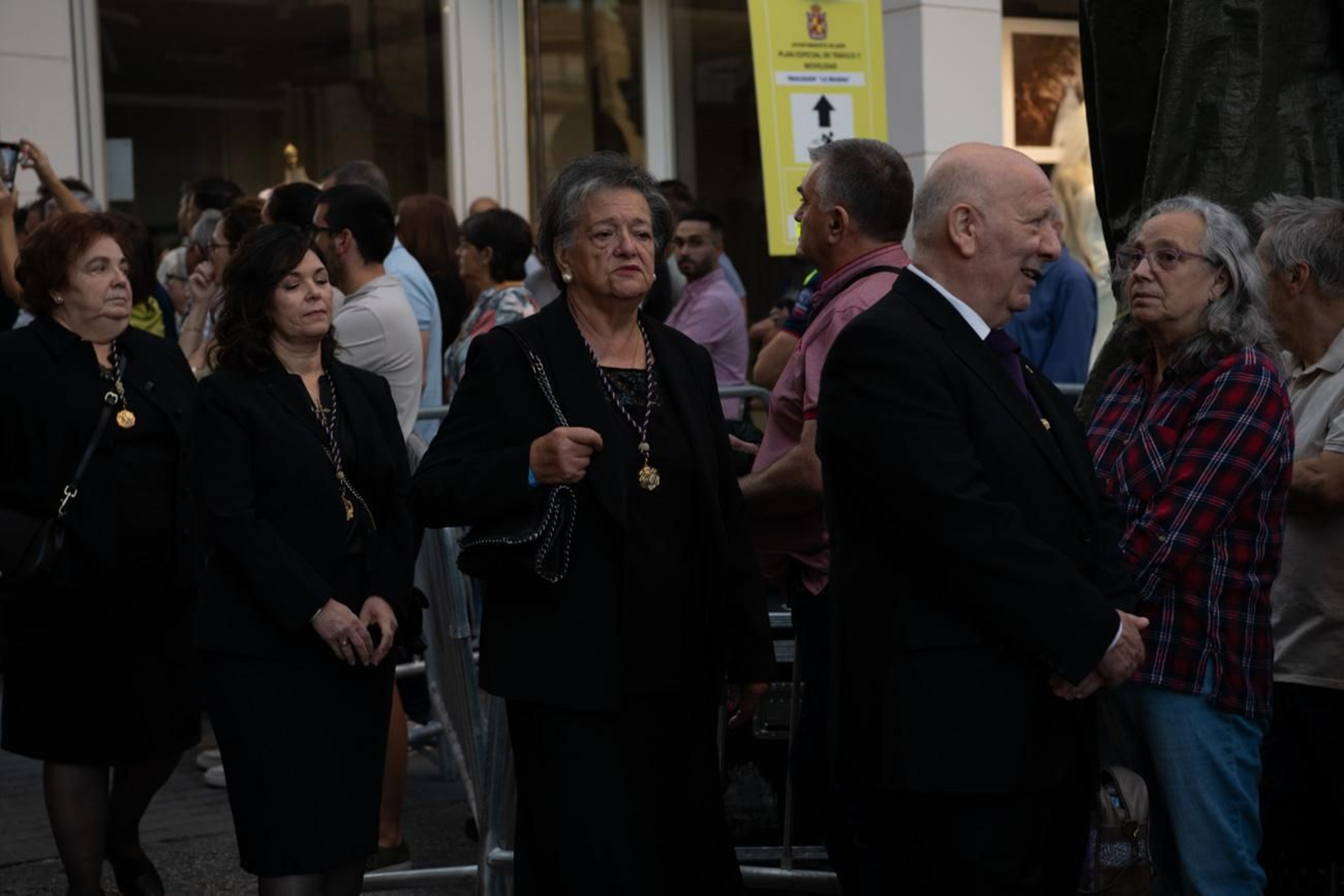 Una marea de devoción inunda Jaén al paso de la Magna, en imágenes
