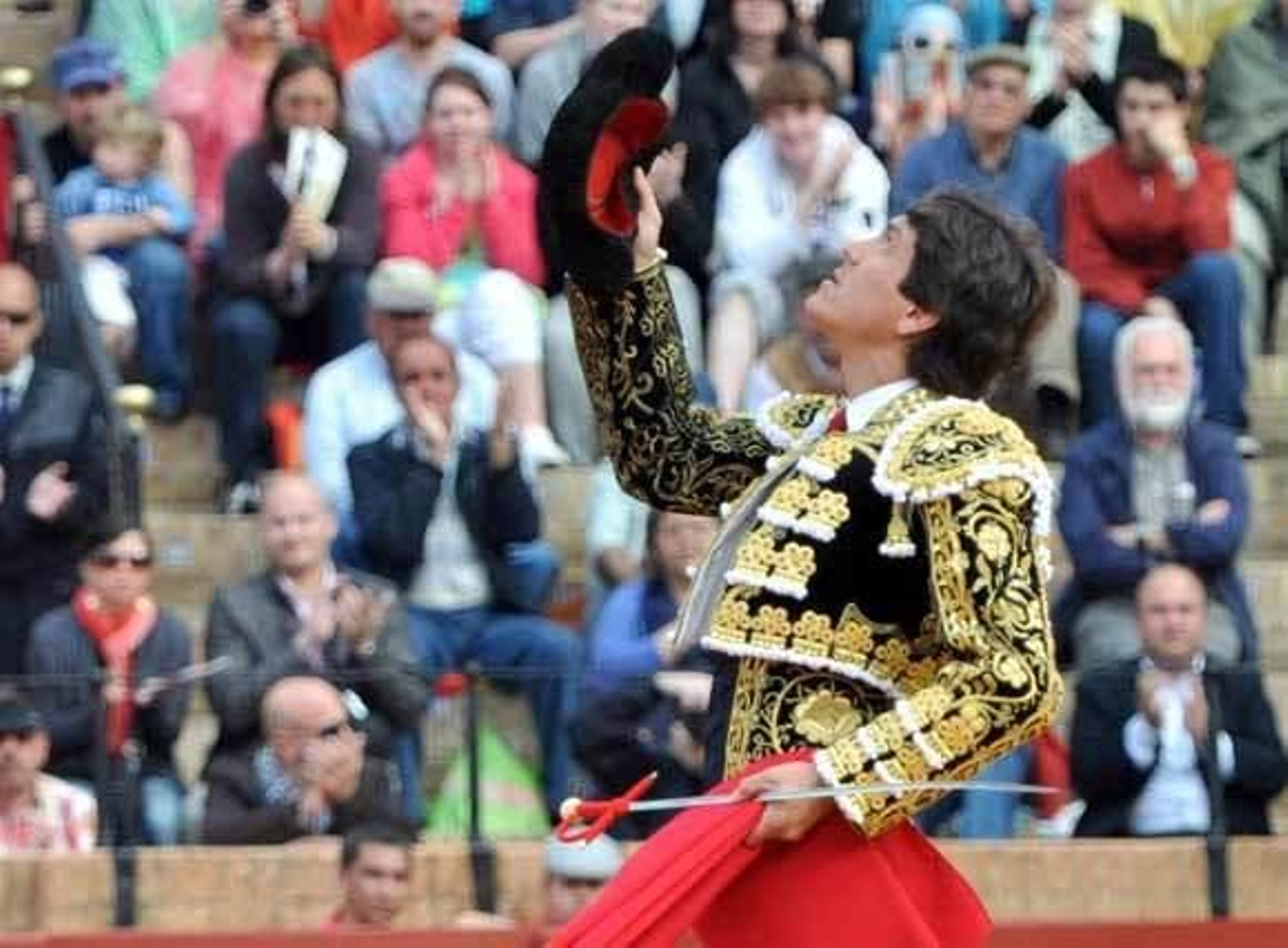 Una tarde emotiva de brindis