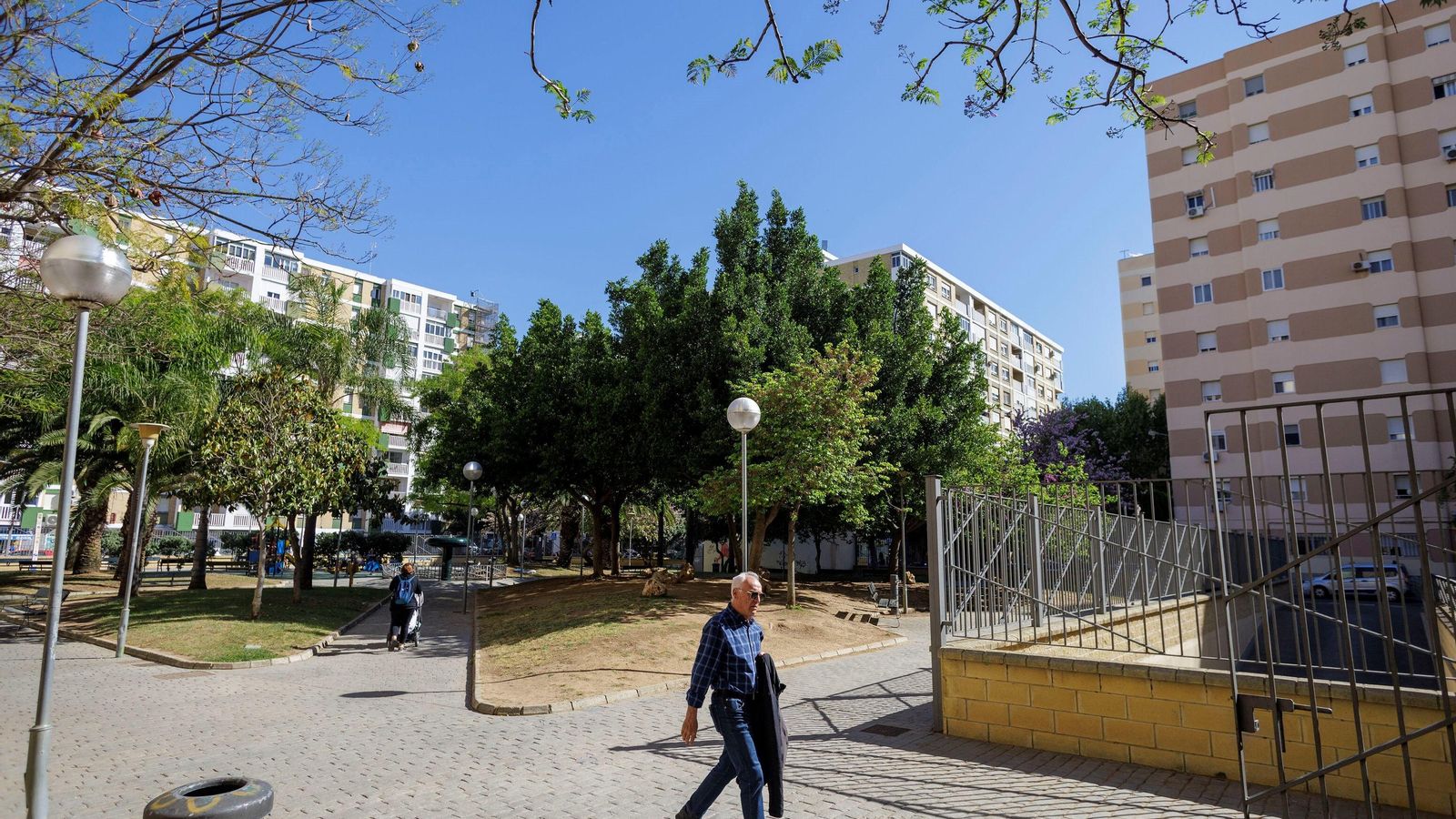 Bajo la plaza Reina Sofía, casi la única de la Laguna, se construyó un parking de 325 plazas