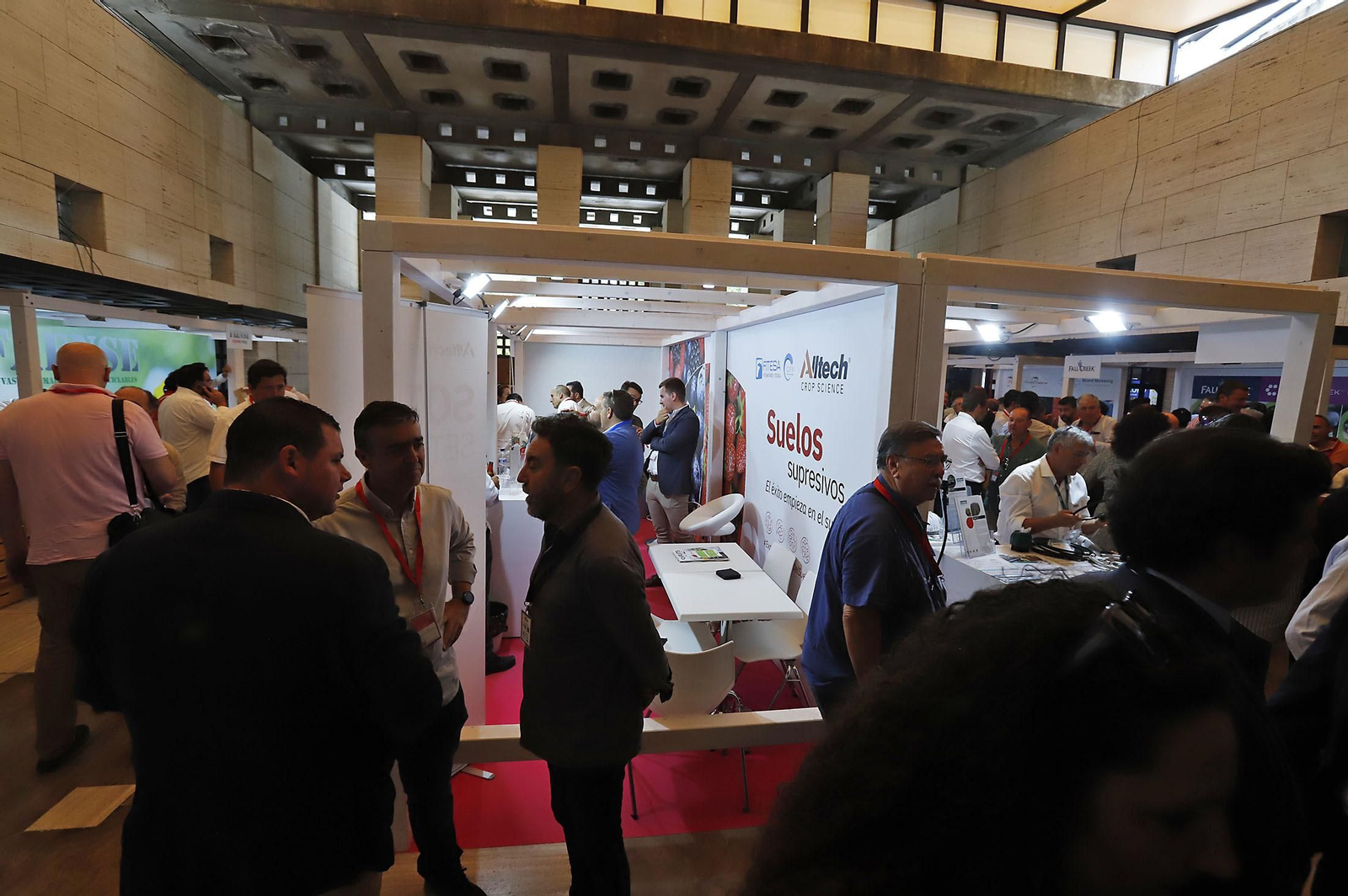 Imágenes del ambiente en la VIII Congreso Internacional de Frutos Rojos en Huelva