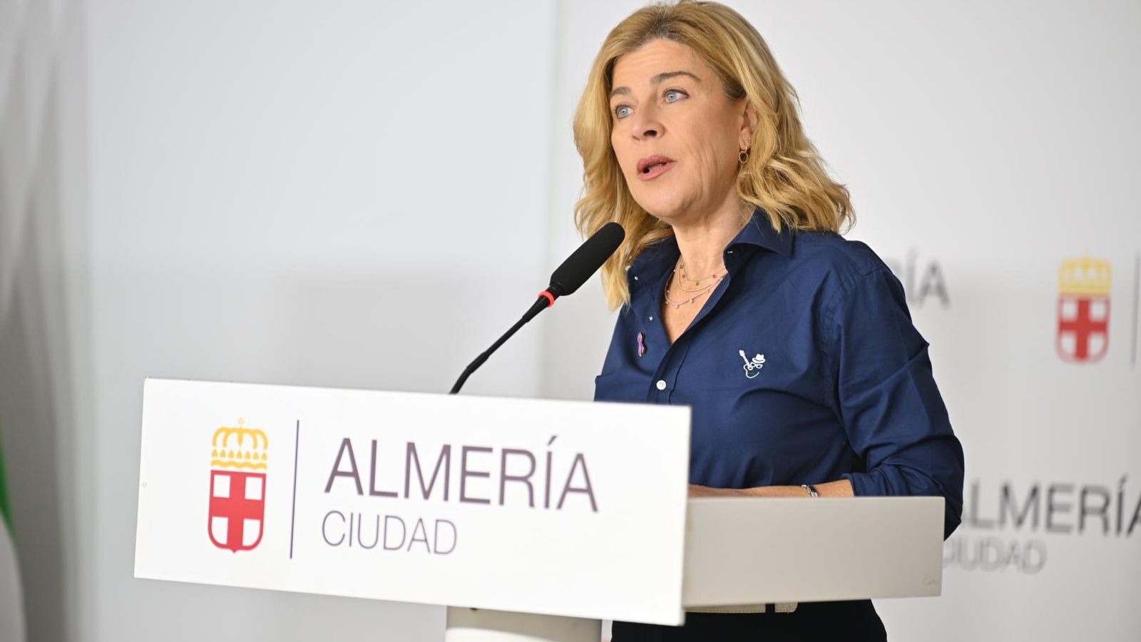 La concejala Paola Laynez durante la presentación de las actividades del 25-N.