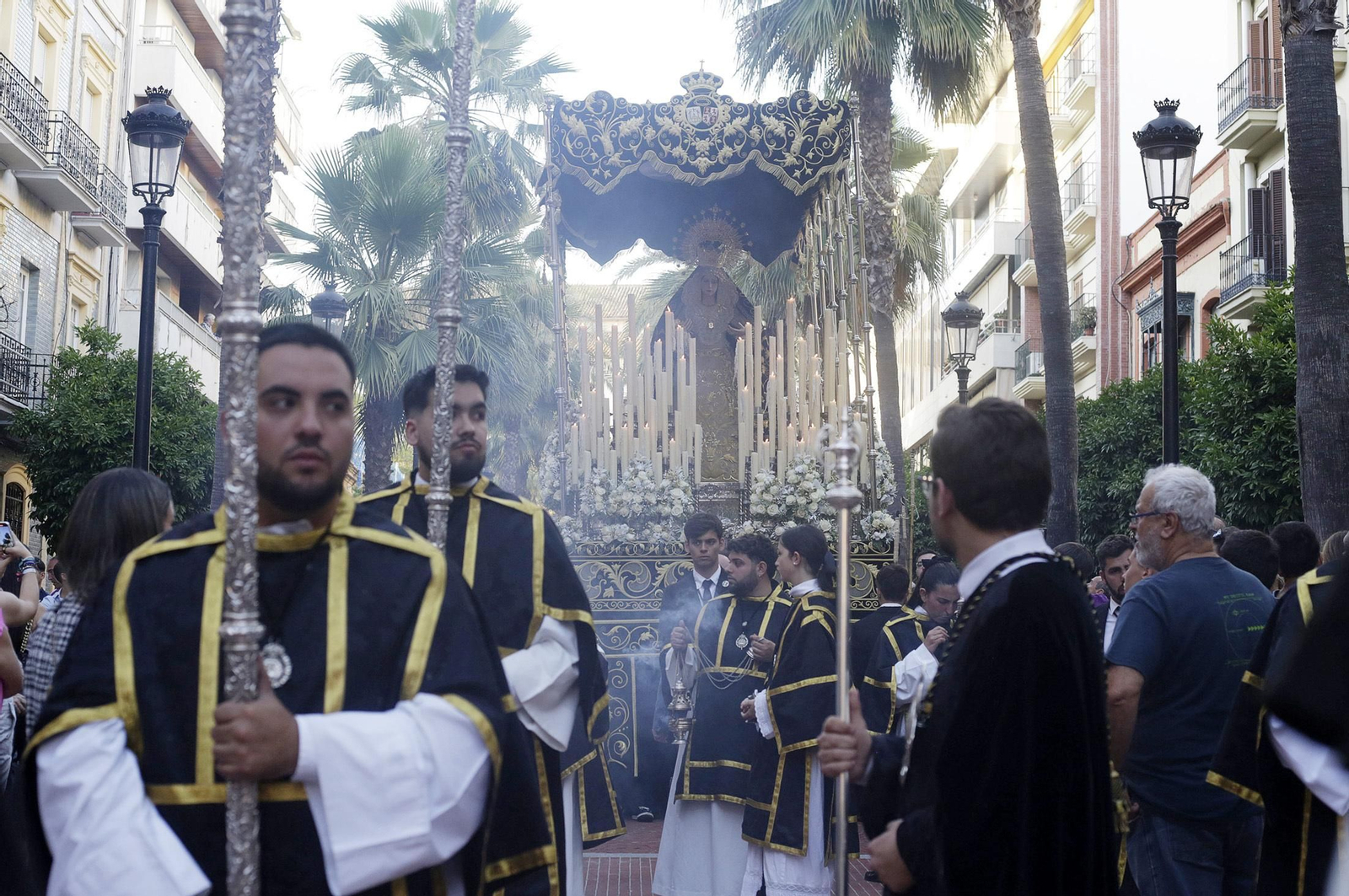 Imágenes de la procesión de la Virgen de la Soledad