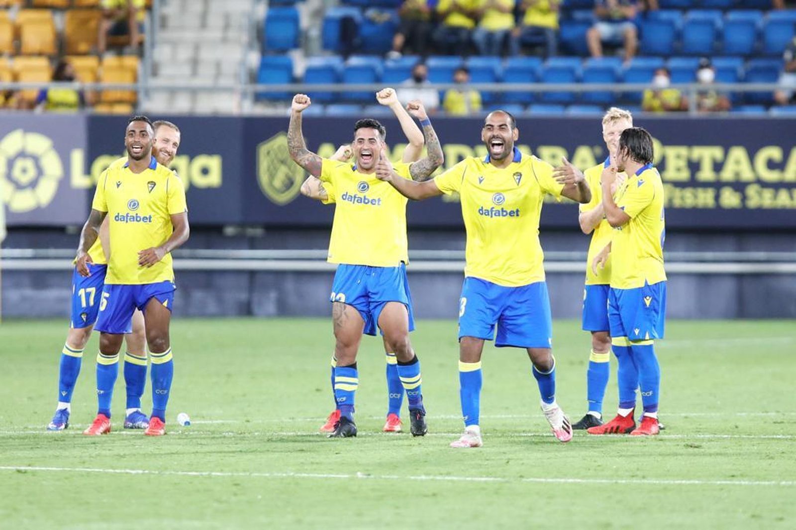 Las imágenes del Cádiz-Atlético del Trofeo Carranza.