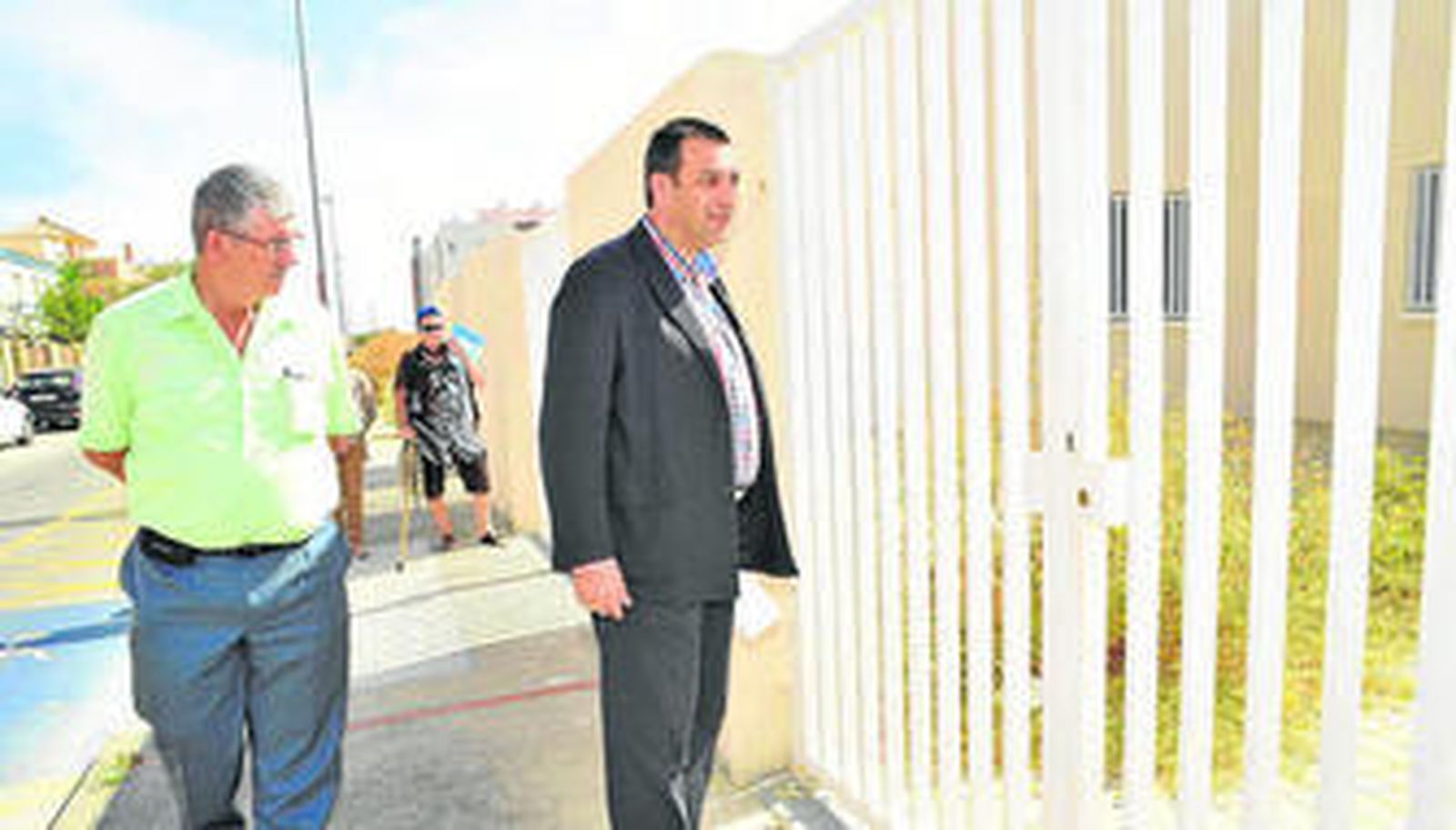 Rafael Ruiz Canto durante la vista a la guardería de Casines, en Puerto Real.