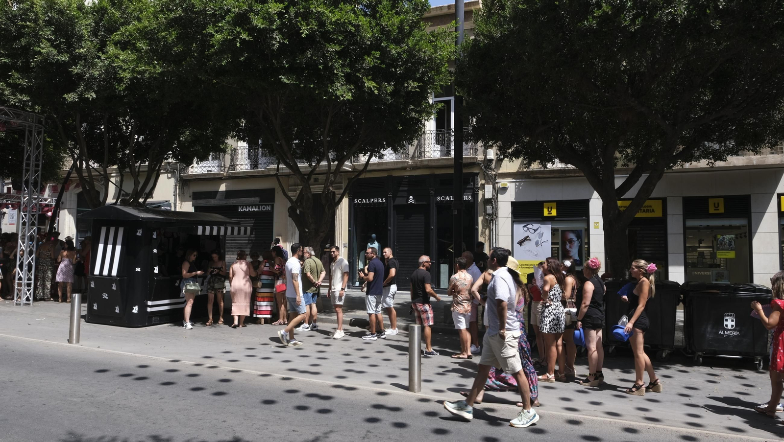 La Feria del Mediodía del jueves en Almería, en imágenes