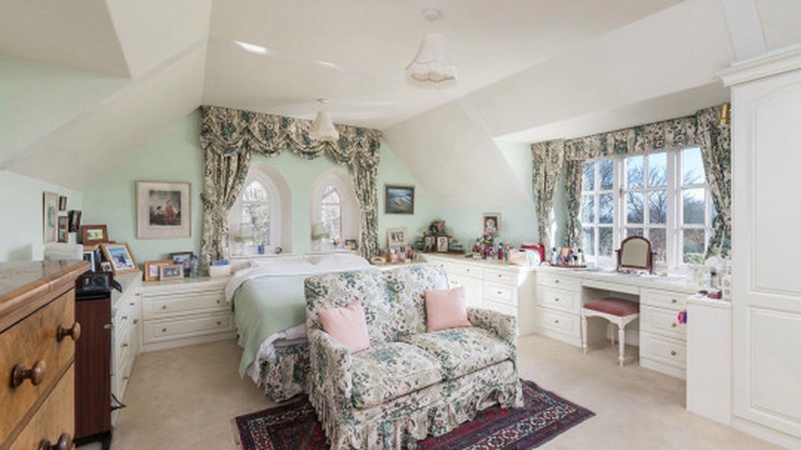 Uno de los dormitorios de la casa