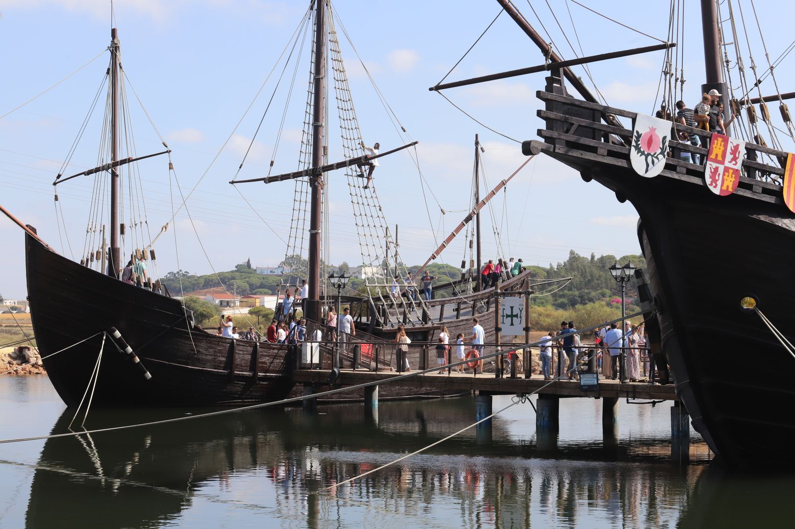 Imágenes de la jornada de puertas abiertas en el Muelle de las Carabelas