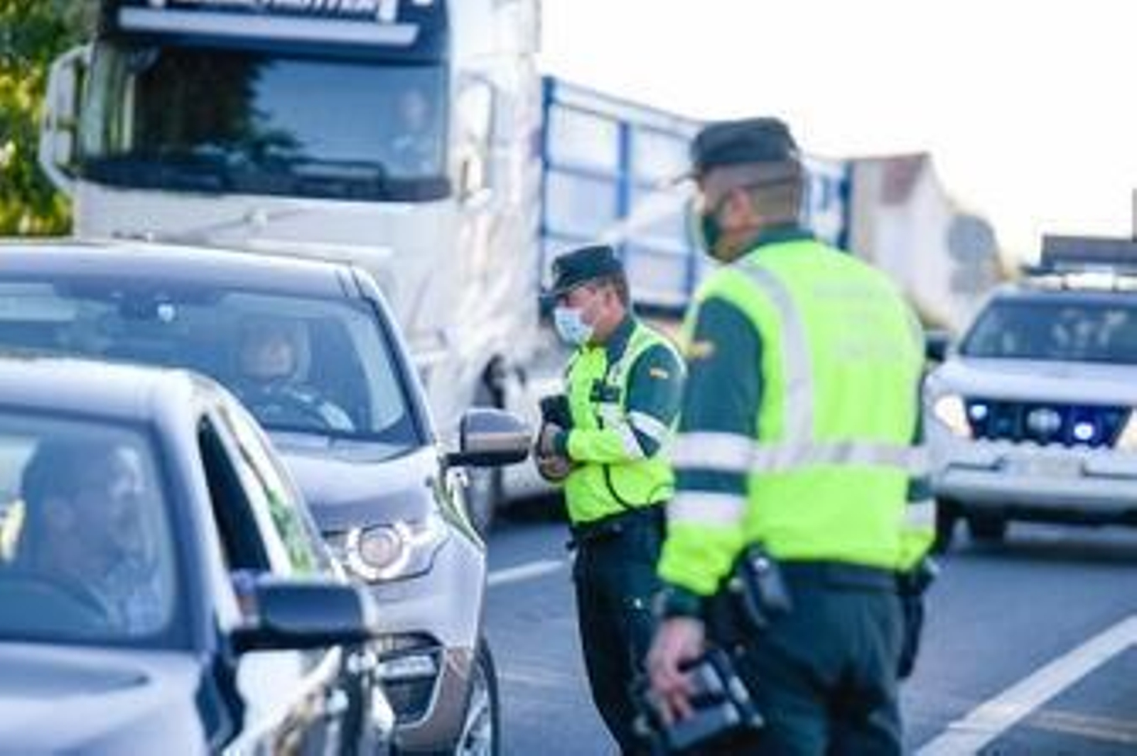 Fotos: así están siendo los controles de Policía y Guardia Civil en Granada por el confinamiento