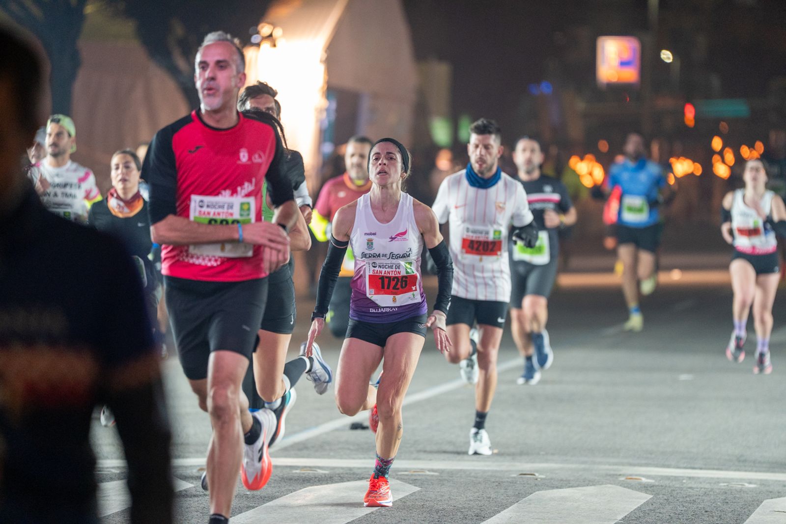 En imágenes: búscate en tu llegada a meta de la Carrera de San Antón 2026 (5)