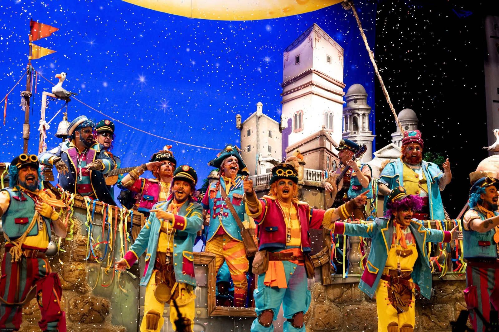 La comparsa 'Los colagos' es la escena del Falla