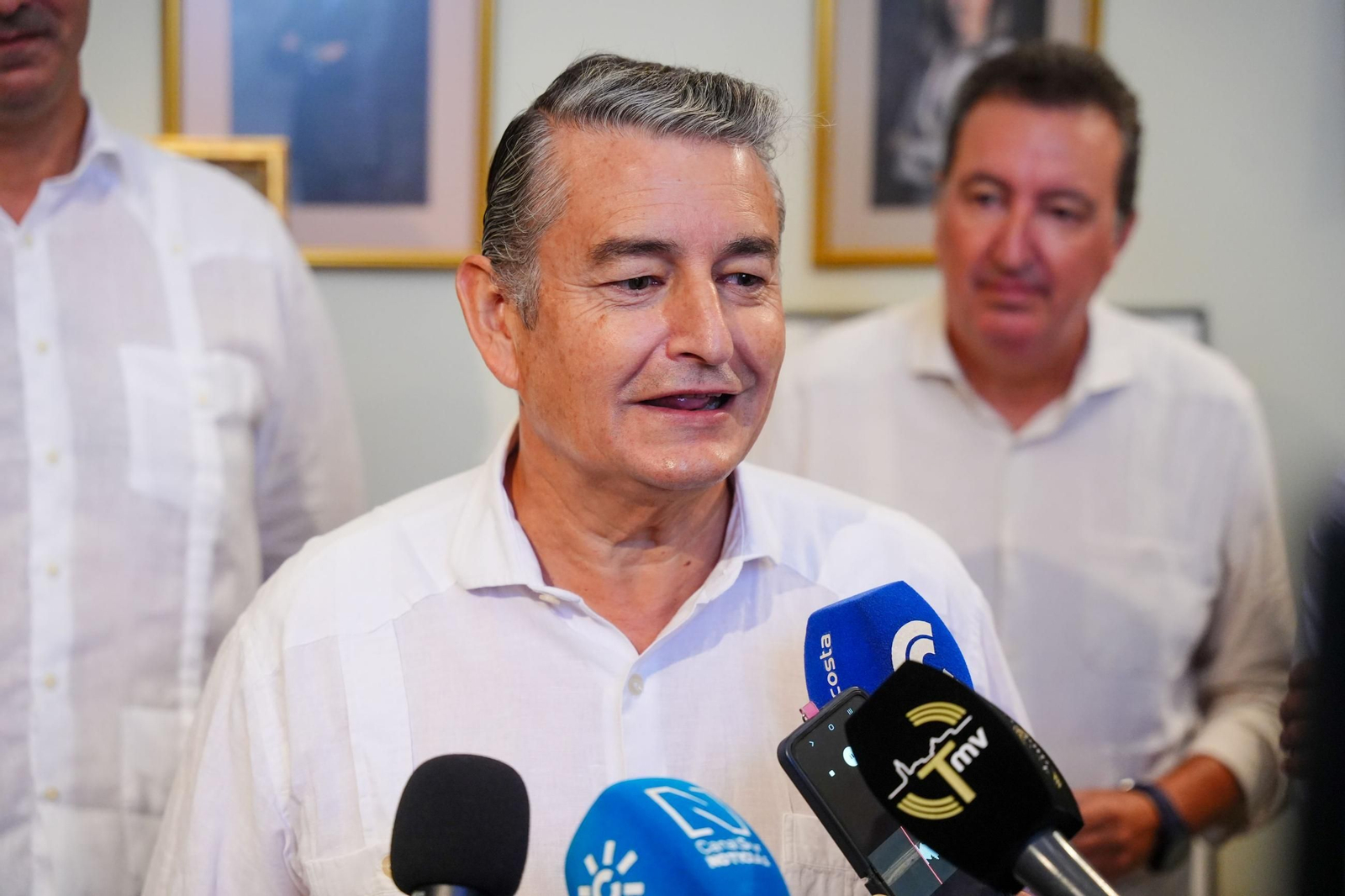 Antonio Sanz en el chupinazo de las Fiestas Taurinas Tradicionales de Trigueros.