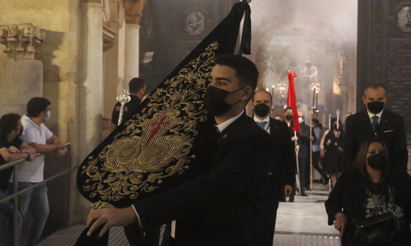 La salida extraordinaria del Señor de la Salud de Córdoba, en imágenes