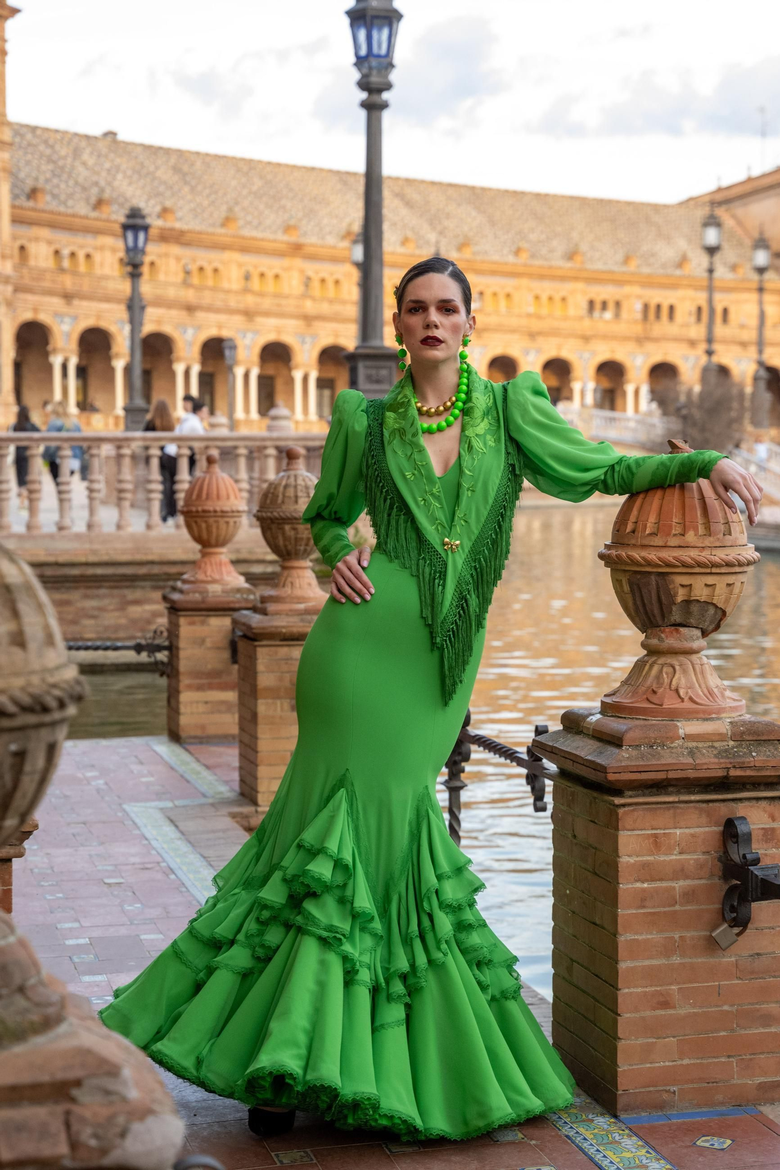 'Andalucía es blanca y verde', todas las fotos del desfile de moda flamenca