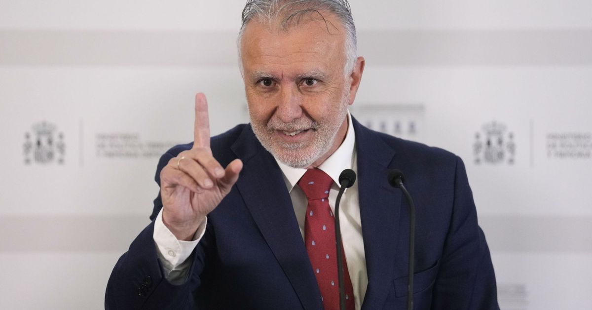 Ángel Víctor Torres insinúa que Felipe González debería irse el PSOE