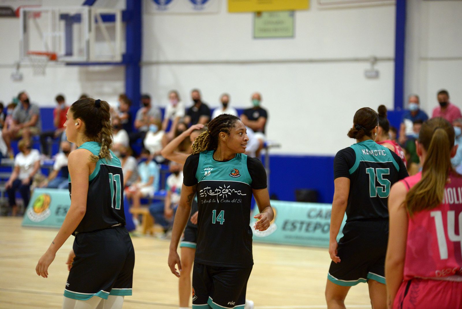 Un momento del partido del sábado en el José Antonio Pineda.