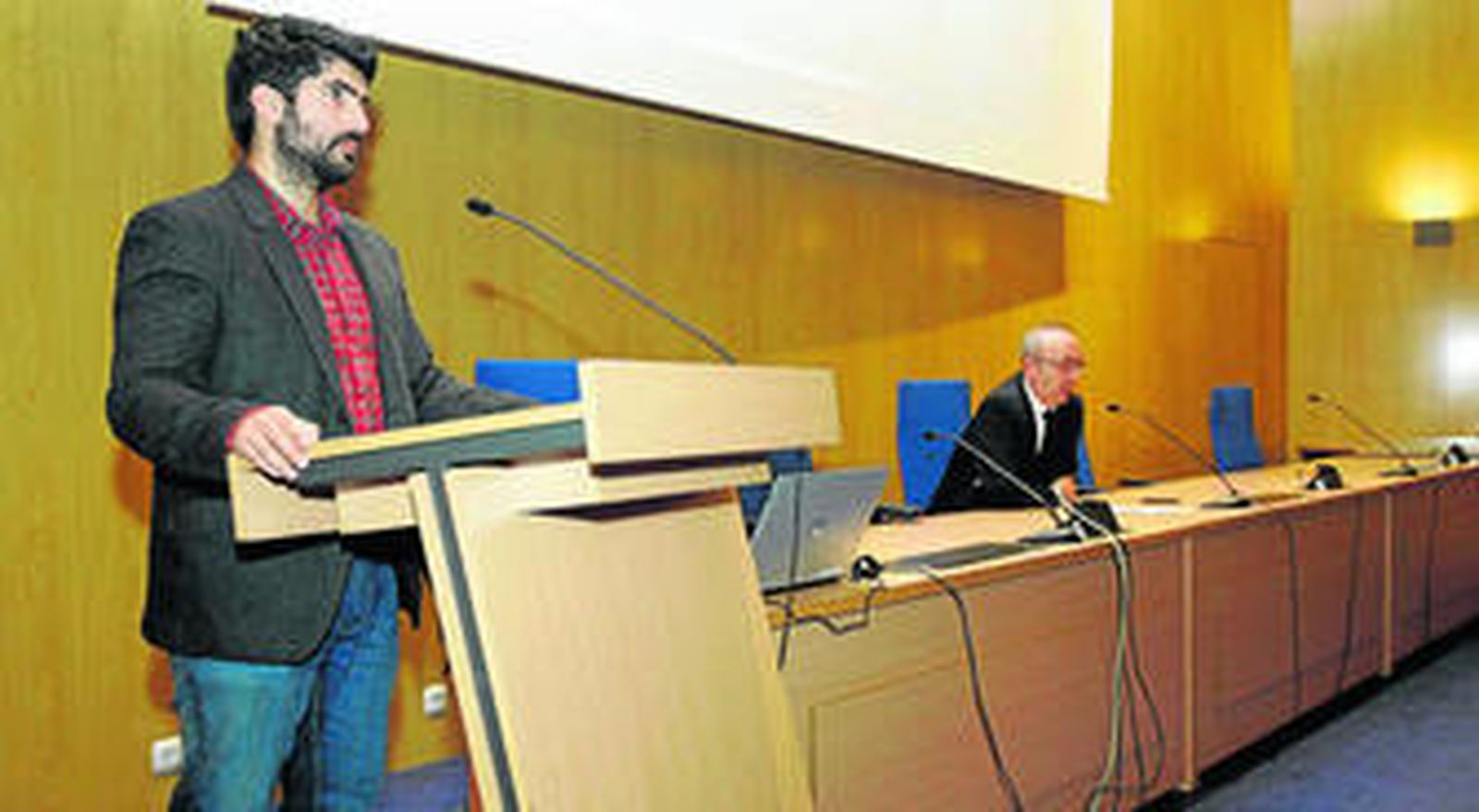 Luis Castillo de NeuroDigital Technologies durante su conferencia Hacia la Realidad Virtual extendida.