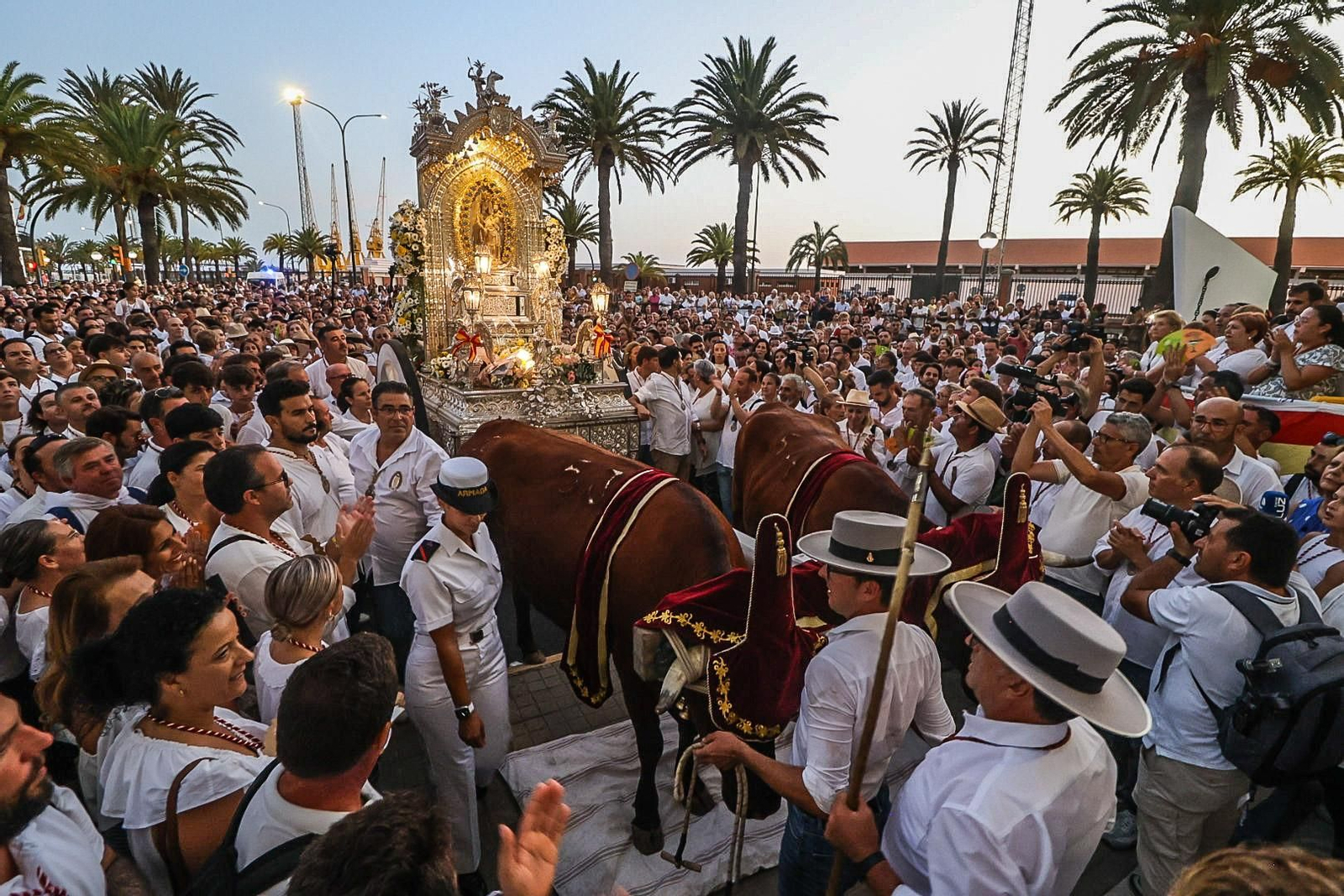 Magna Mariana Huelva 2025: Imágenes de la Virgen de los Milagros en su llegada a Huelva