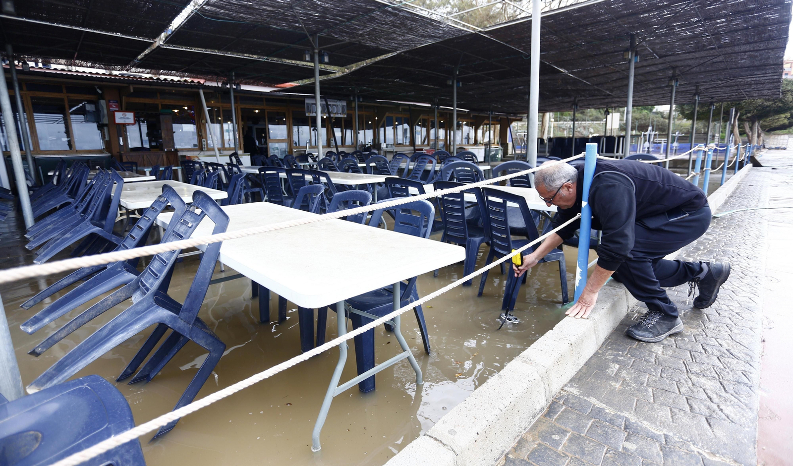 Las fotos de los efectos del temporal en las playas y paseos marítimos de Málaga