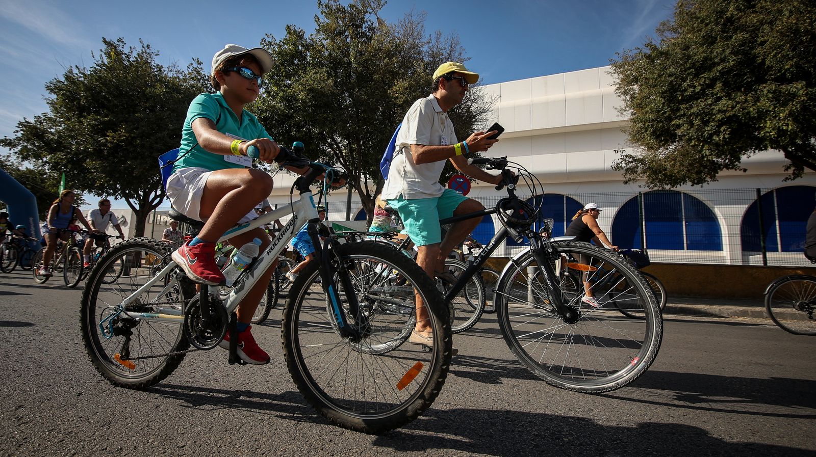 Gran ambiente en la fiesta de la bici y la amistad