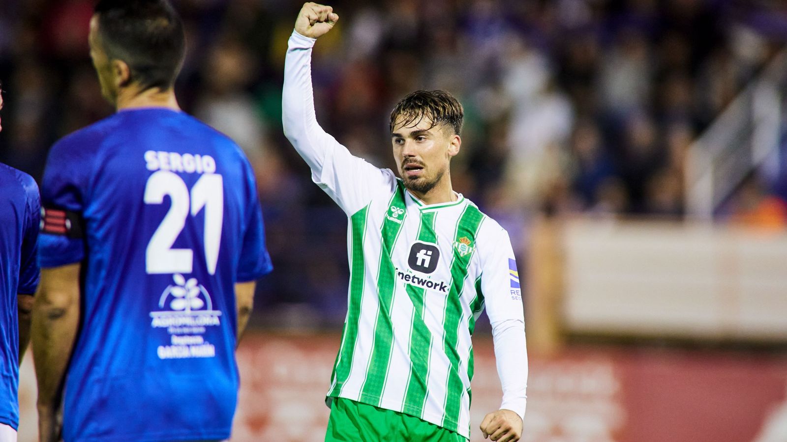 Rodri celebra uno de sus goles en el Francisco de la Hera.