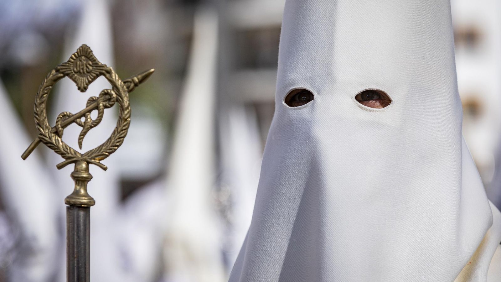 En imágenes,  El Prendimiento de San Fernando tuvo que volverse a su templo entre lágrimas y lluvia