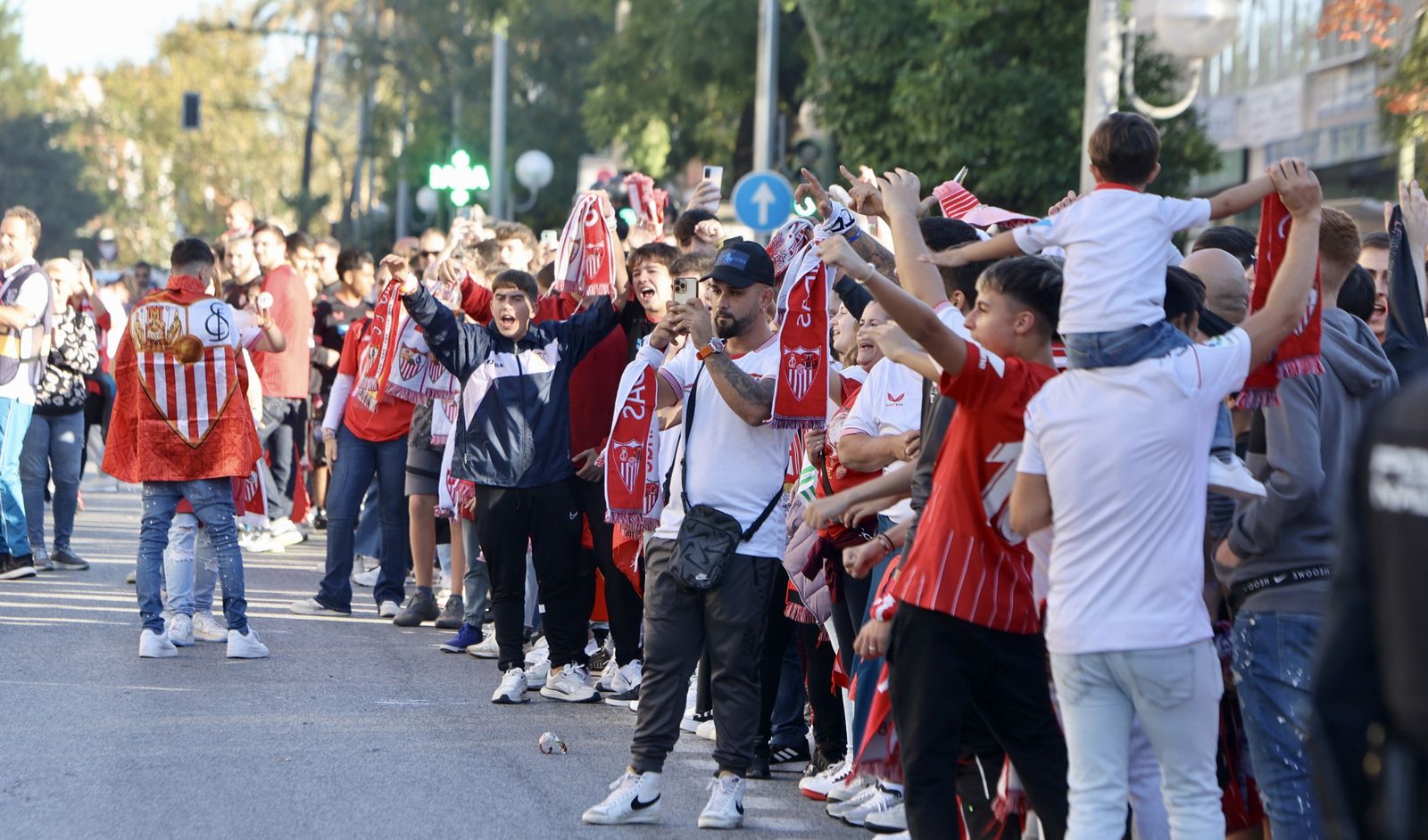 Llegada del Sevilla al Pizjuán