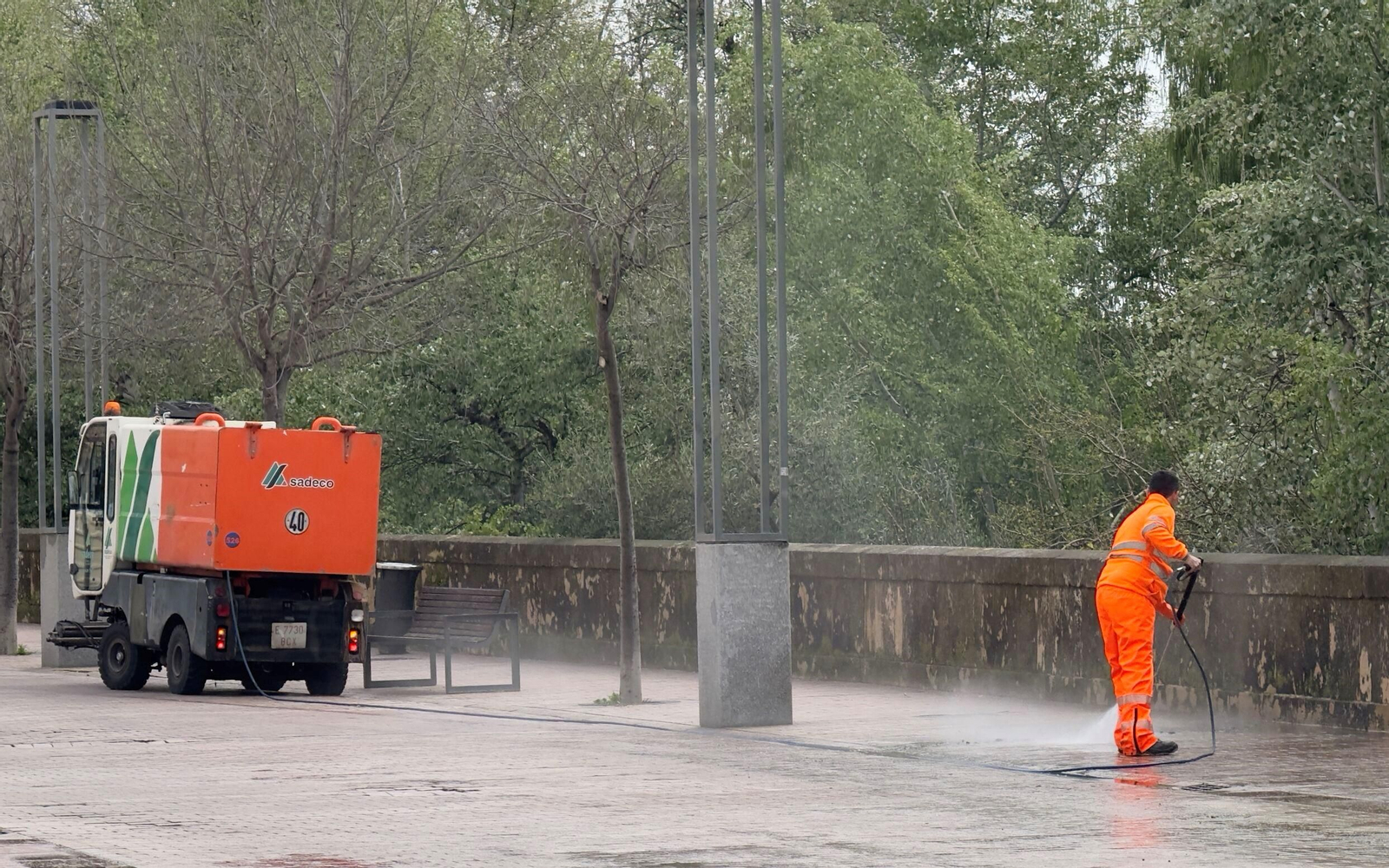 Un operario de Sadeco