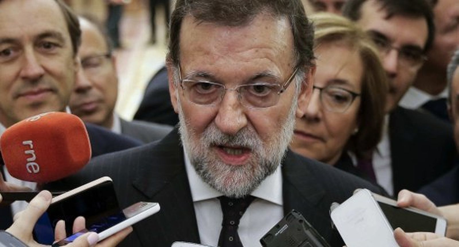 Rajoy dice ahora que no descarta hacer cambios en el PP o en el Gobierno