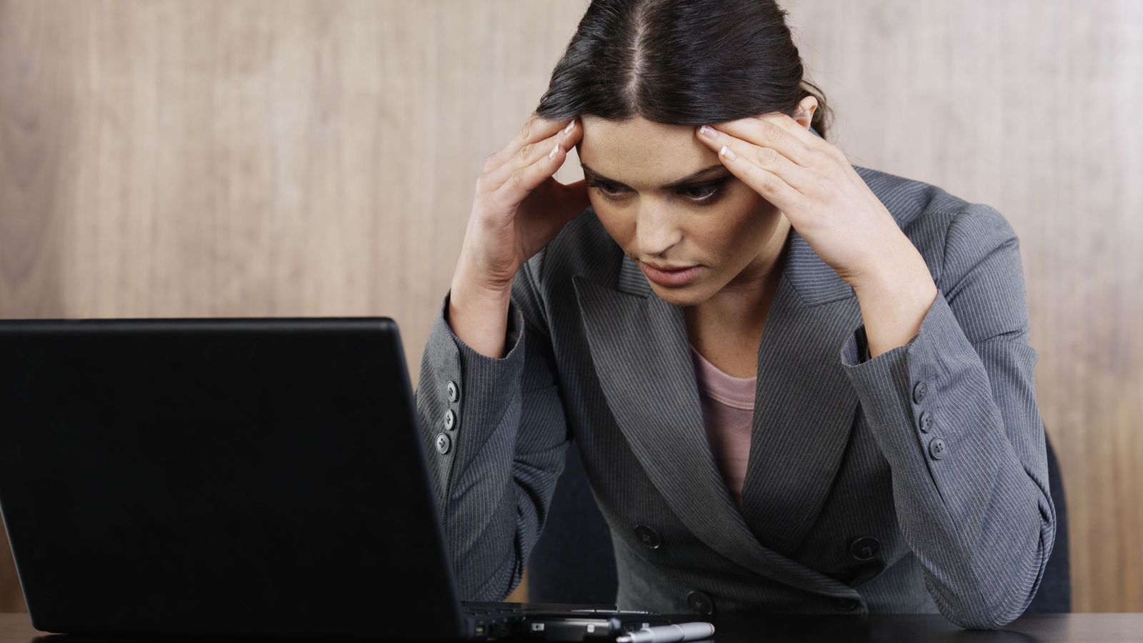 El malestar es uno de los síntomas más comunes en las alergias primaverales.