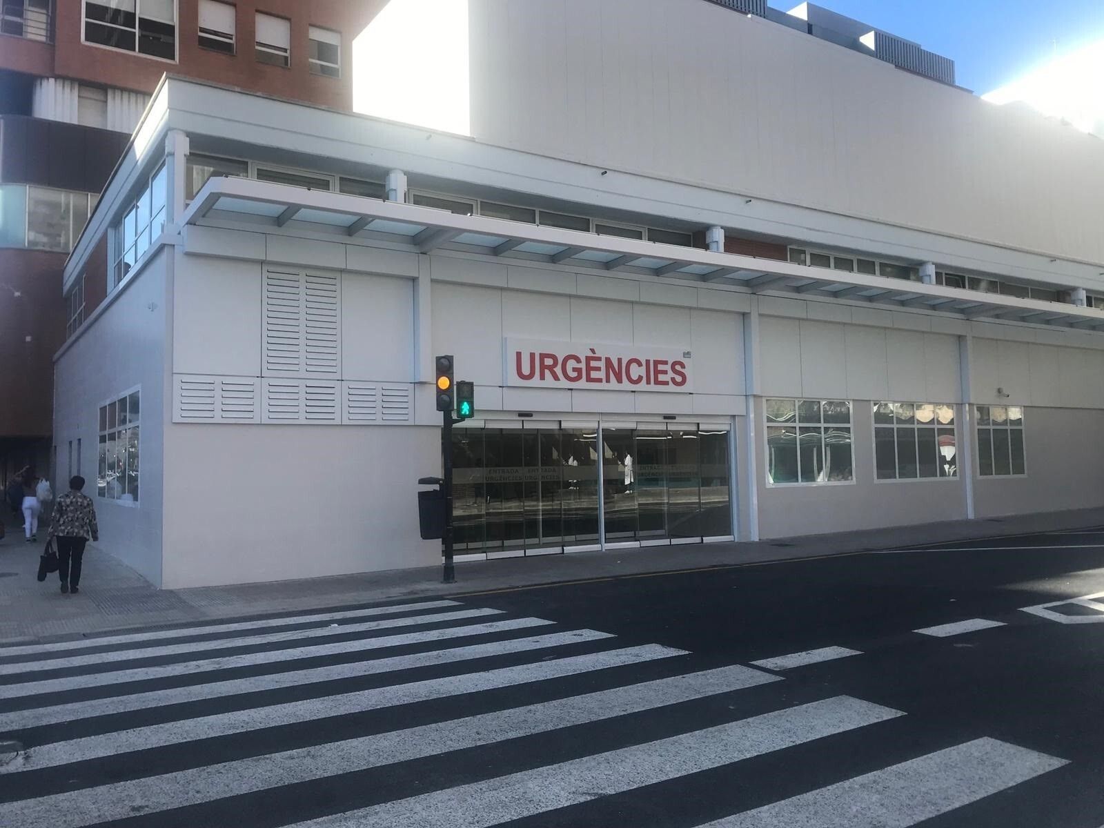 La puerta de Urgencias del Clínico Universitario de Valencia, el hospital donde ocurrieron los hechos.