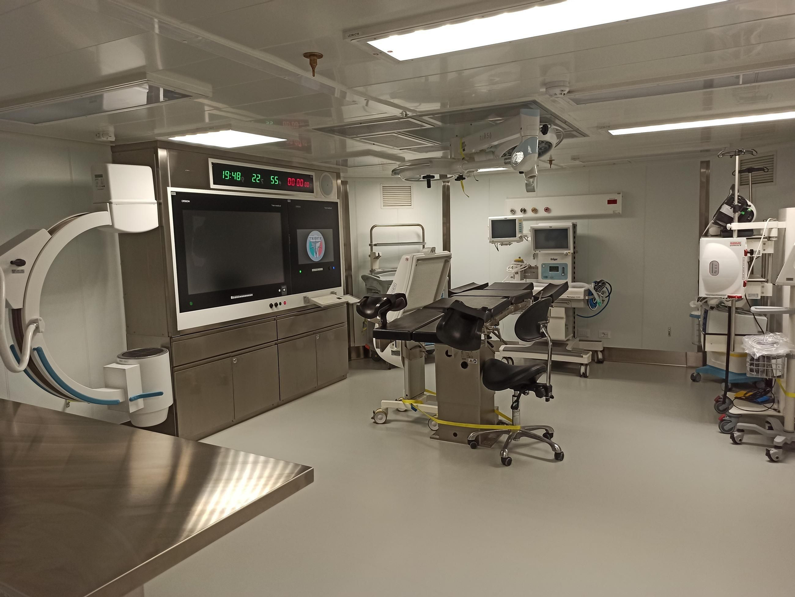Uno de los quirófanos del buque.