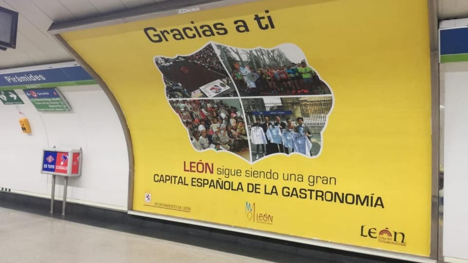 Una de las vallas publicitarias en las principales estaciones de metro de Madrid