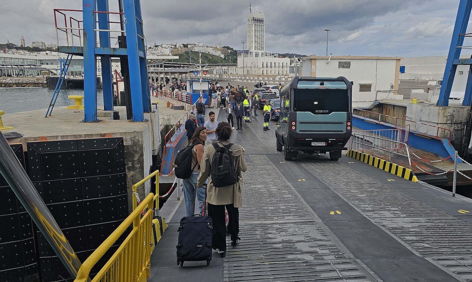 Así fue el primer viaje del 'Avemar Dos' entre Tarifa y Tánger con Baleària, en imágenes
