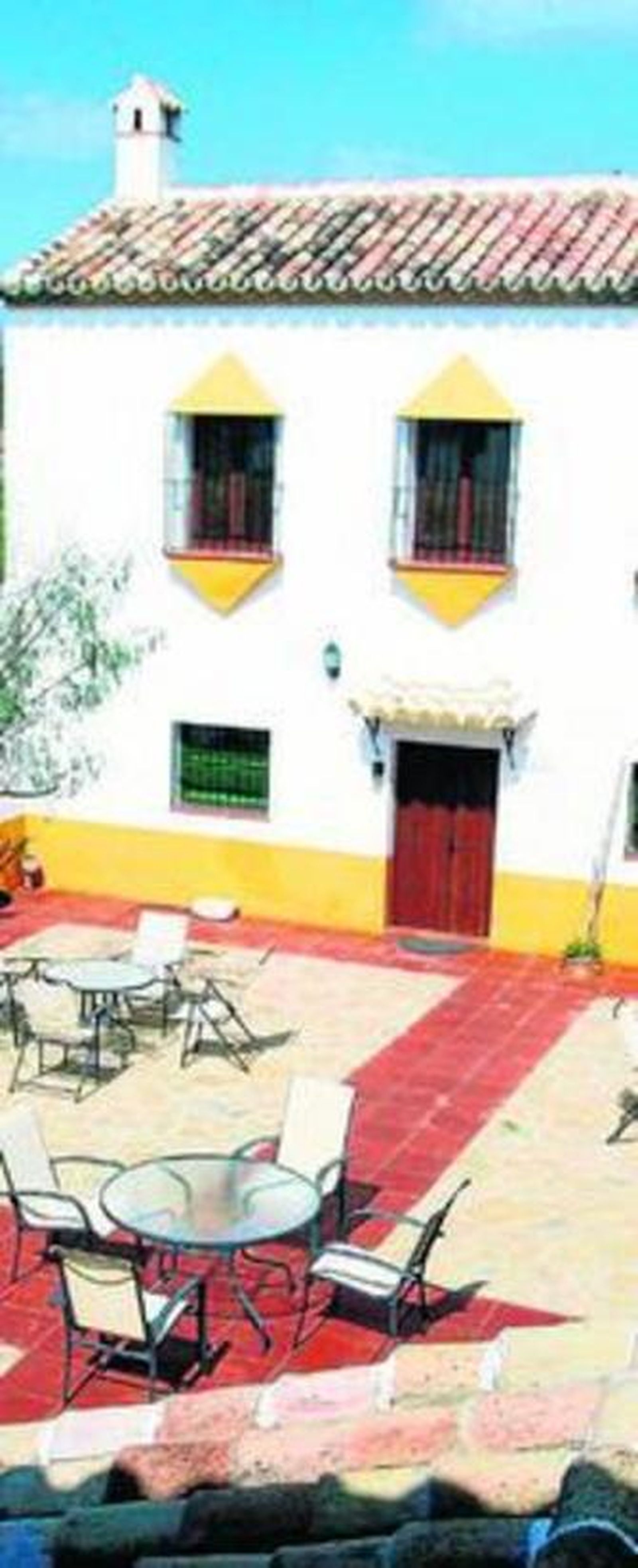 Cortijo de Teba reconvertido en casas rurales para turistas.