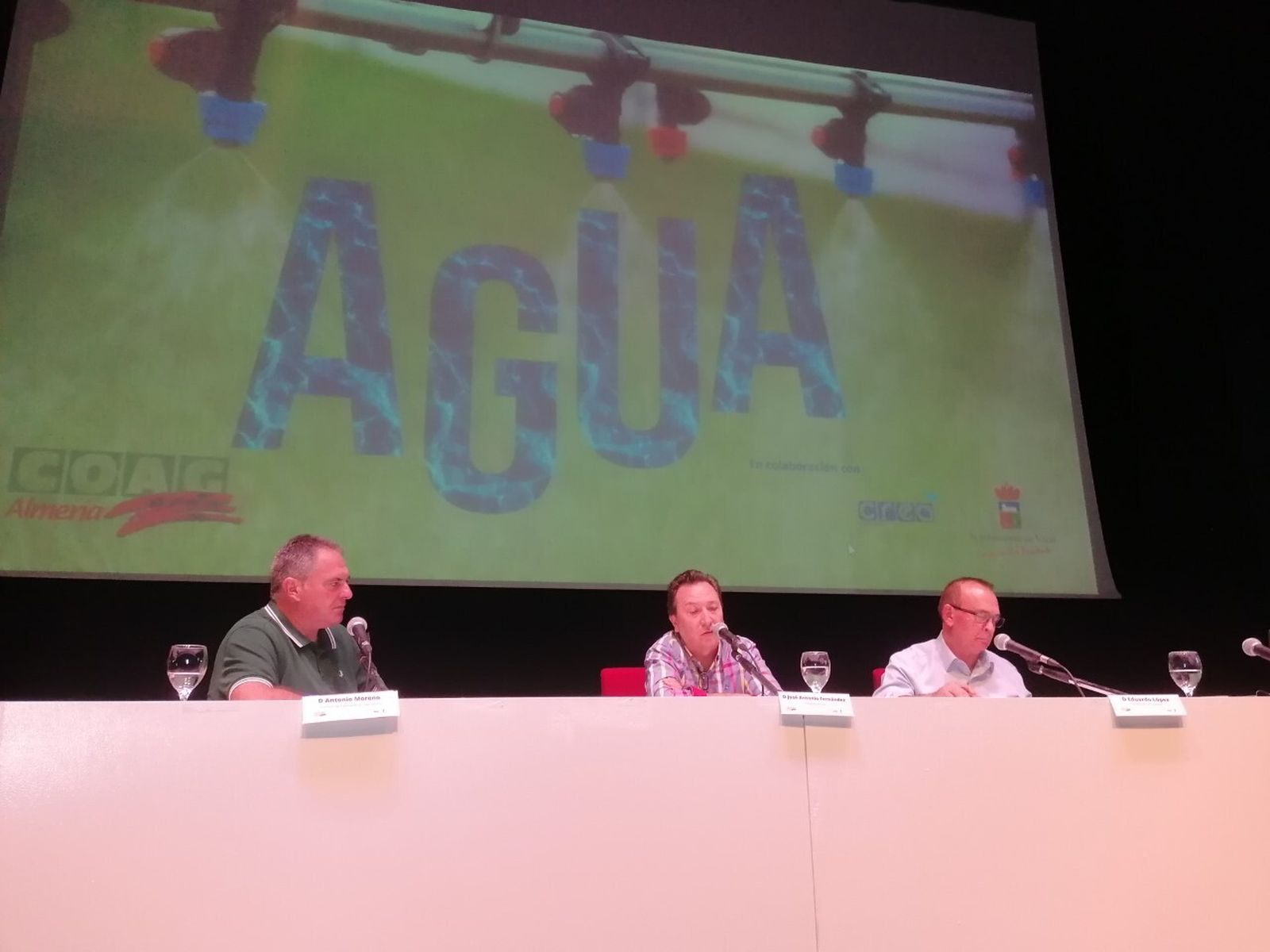Momento de la jornada sobre agua en el que participaba Feral y CREA Andalucía