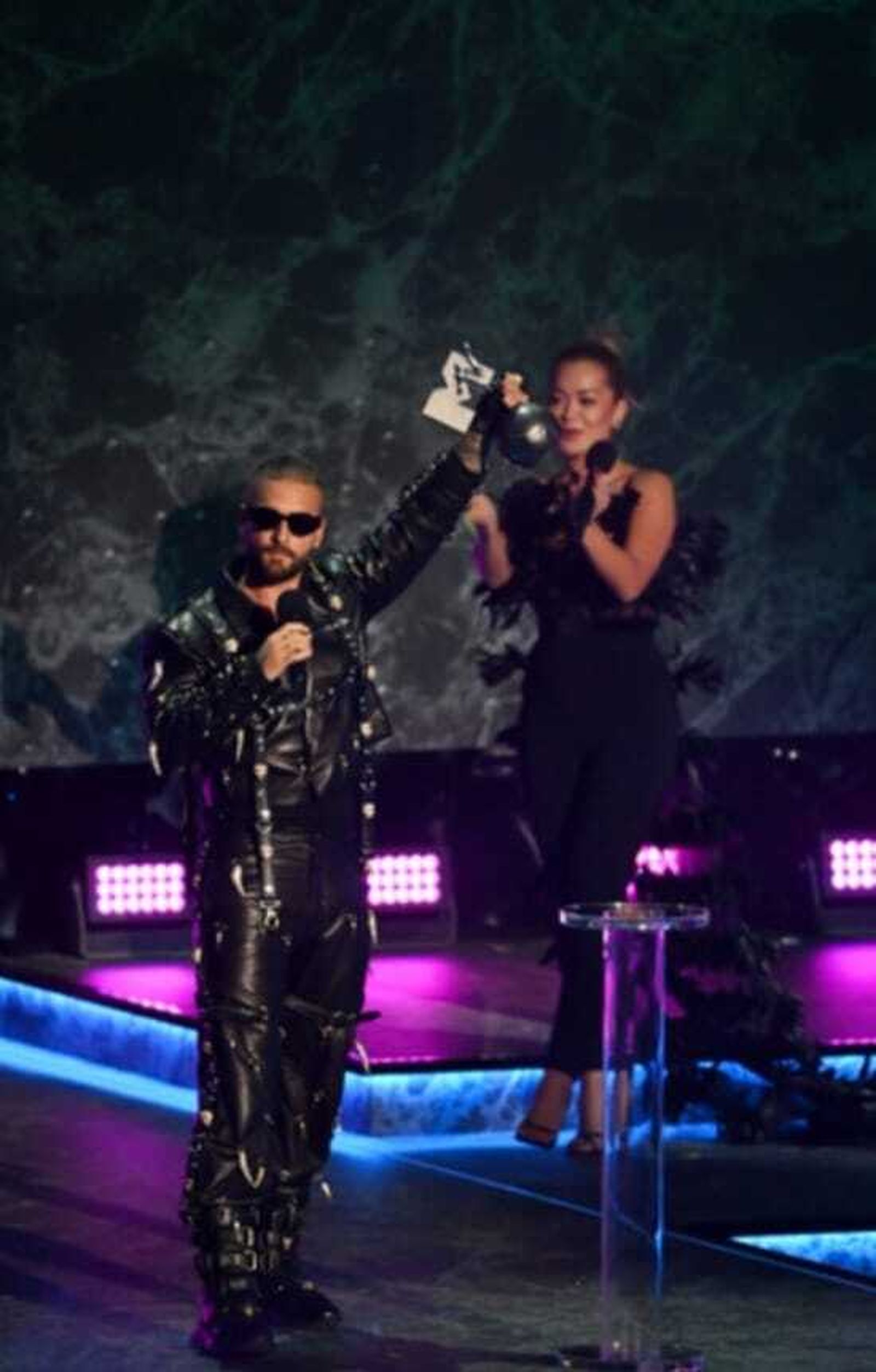 Maluma, recogiendo su premio a 'Mejor artista latino'.