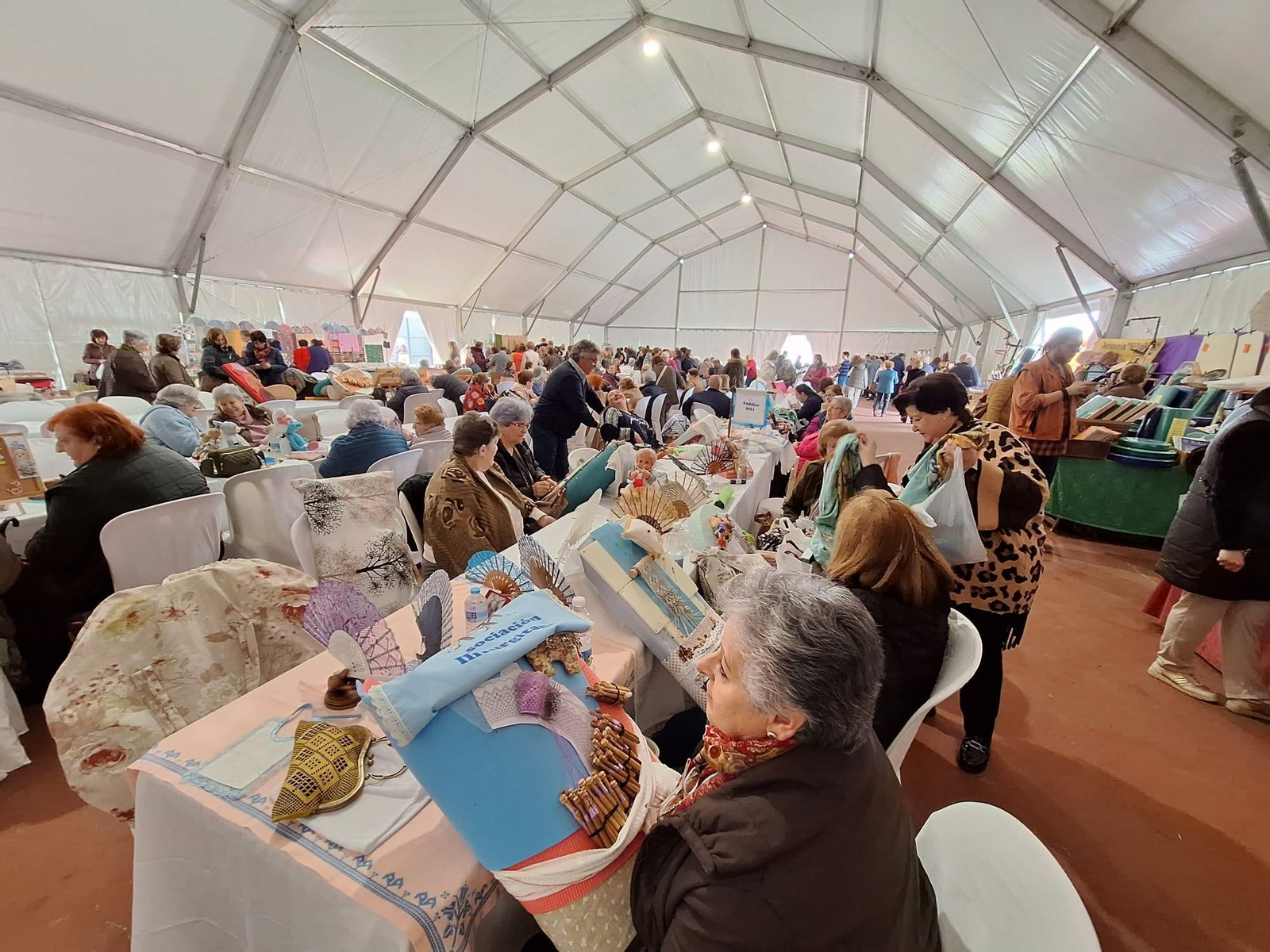 El XXI Encuentro Nacional de Encajeras de Bolillo de Puente Genil, en imágenes