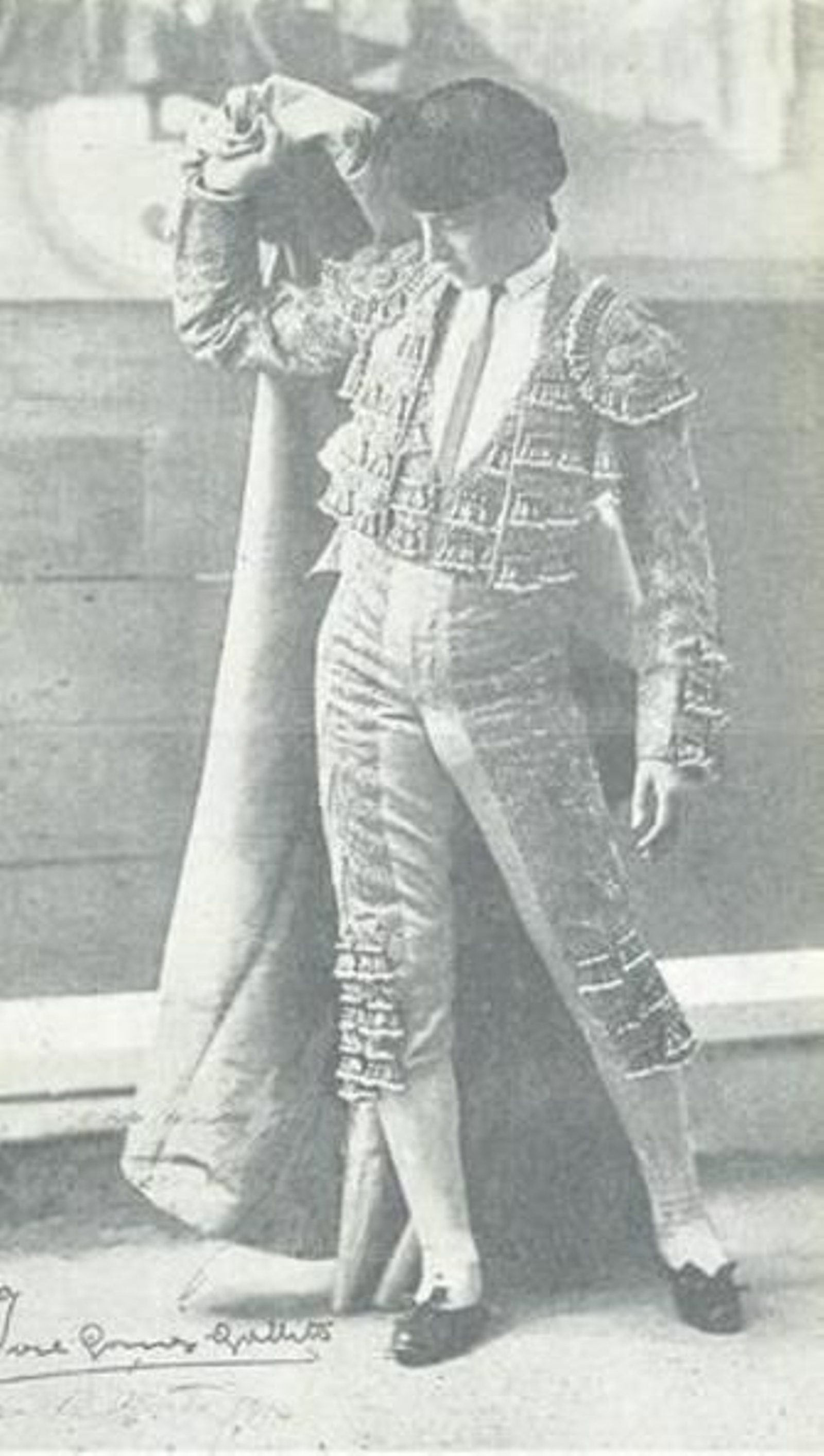 Elegante retrato del diestro por Antonio Calvache.