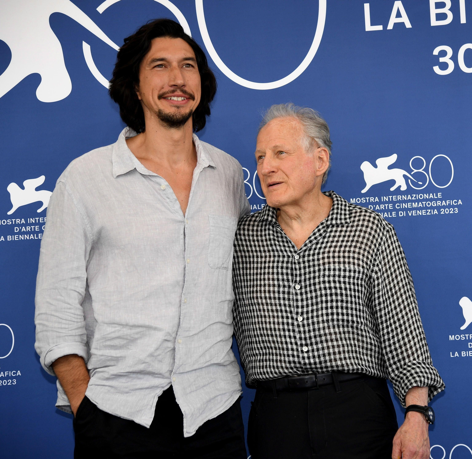 Adam Driver y Michael Mann, en la presentación de ‘Ferrari’ en la Mostra de Venecia.