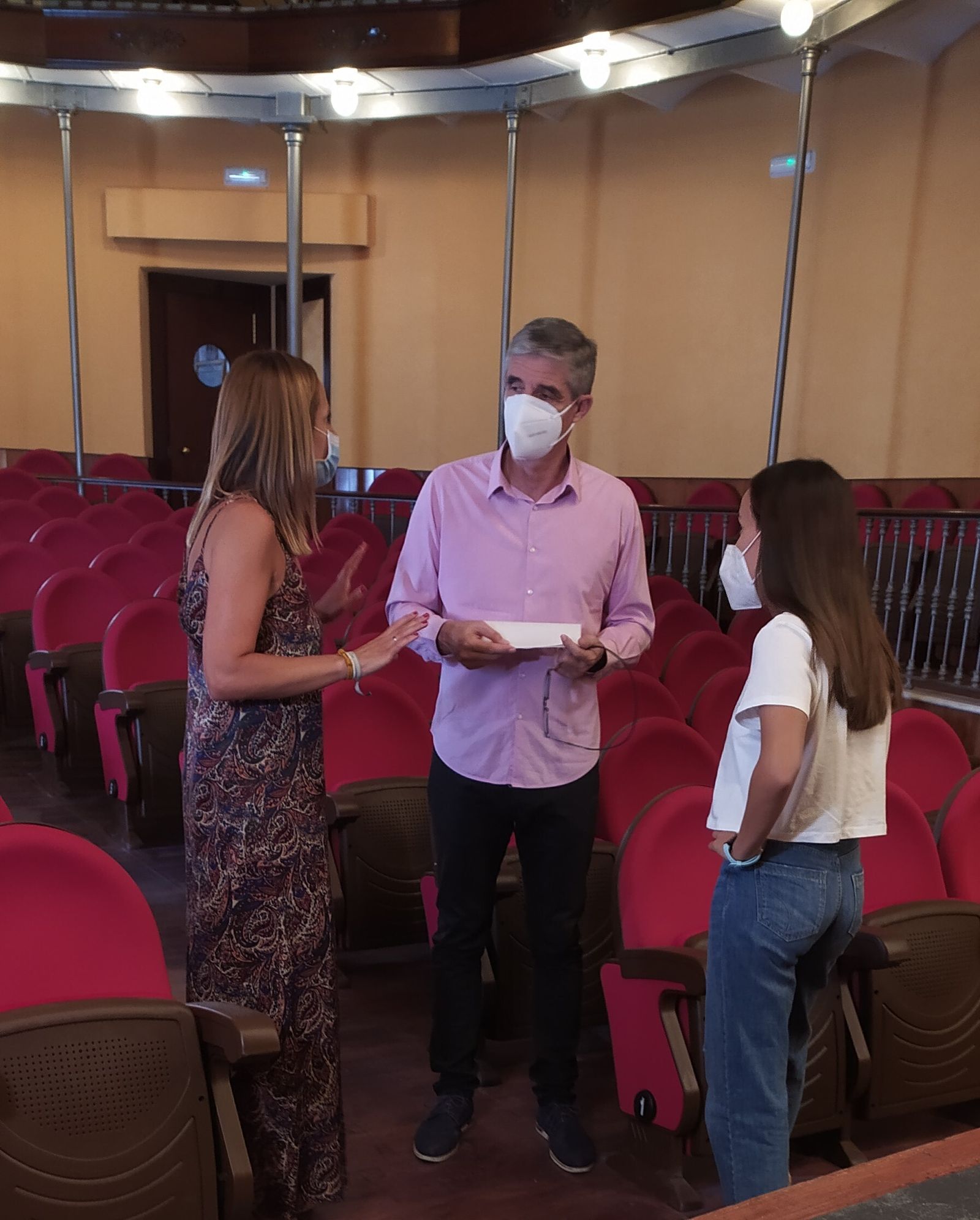 El teatro Olivares Veas cuenta ya con nuevo patio de butacas