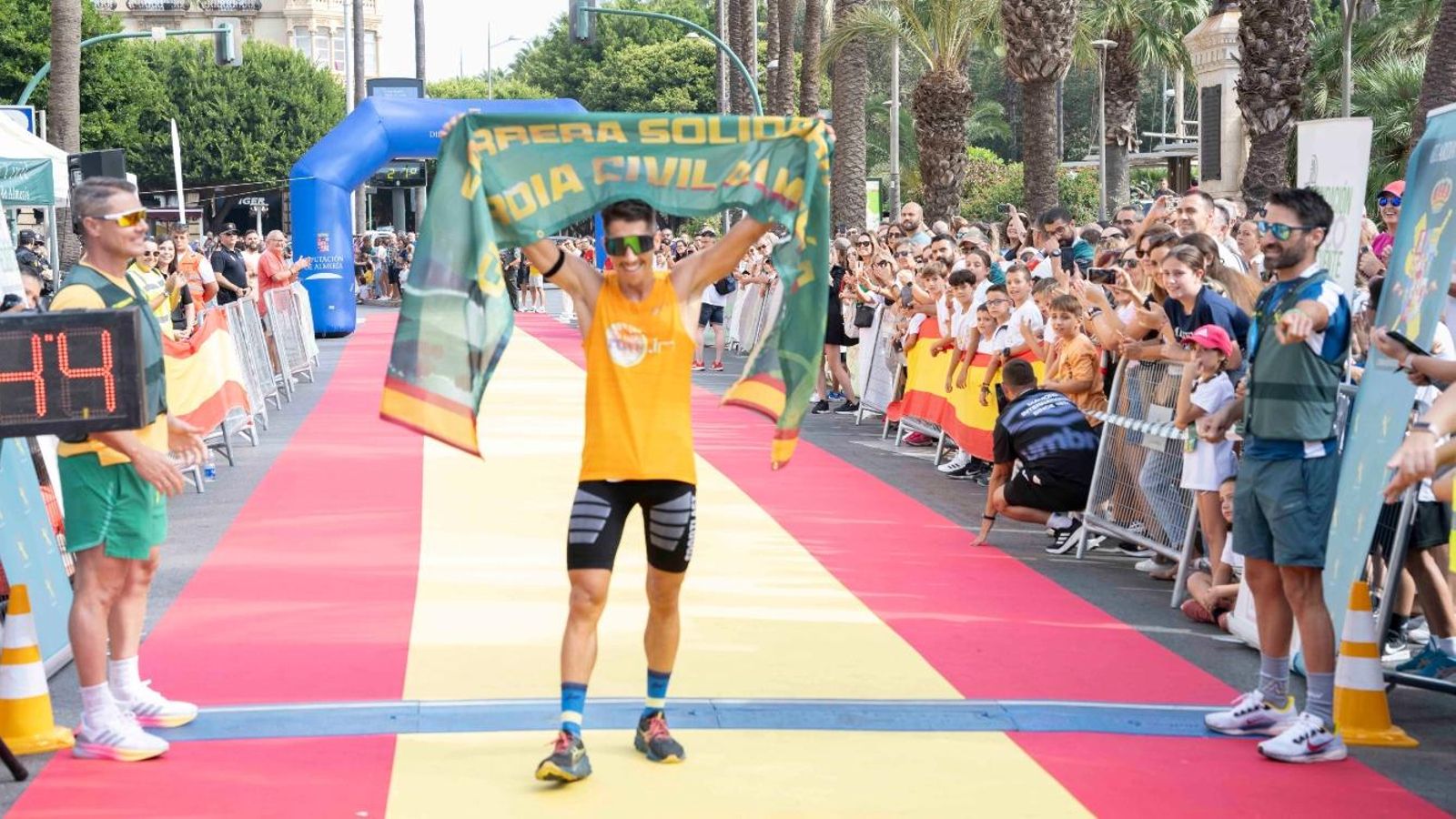 Francisco Vaca celebra su victoria en esta prueba deportiva.