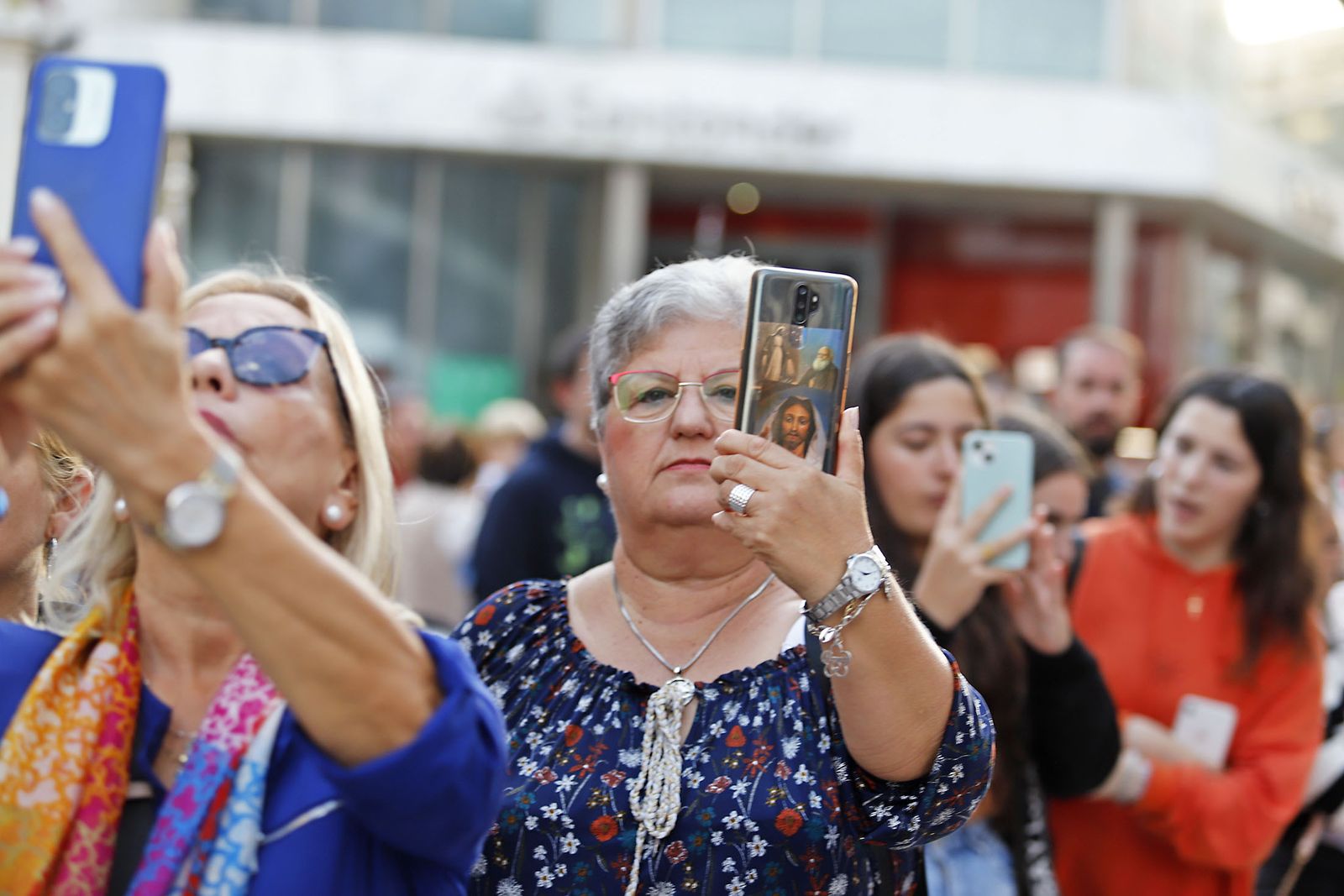 Imágenes del Sagrado corazón de Jesús en procesión por las calles del centro
