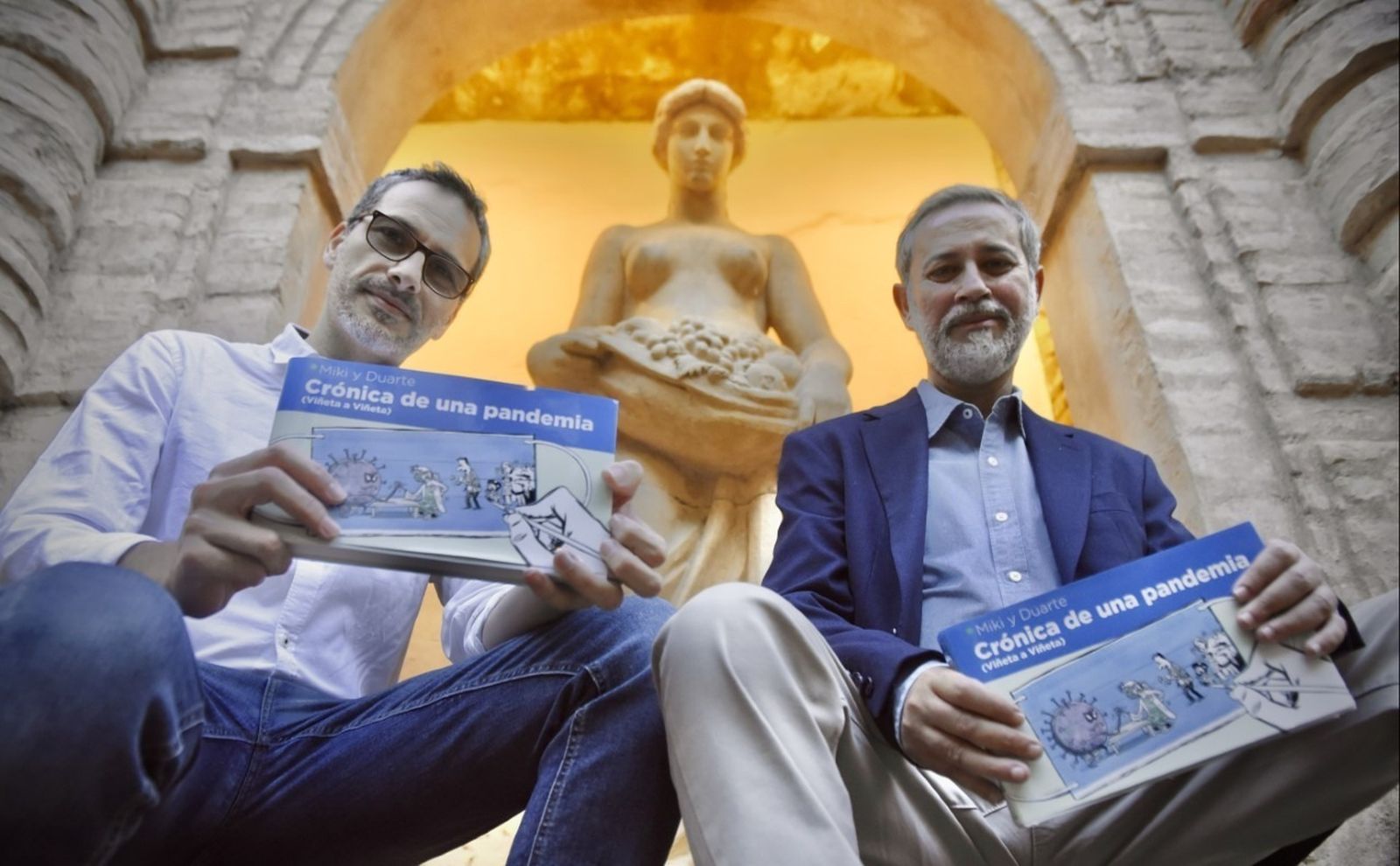 Los humoristas Miki y Duarte, ayer en la Real Academia de Medicina de Sevilla.