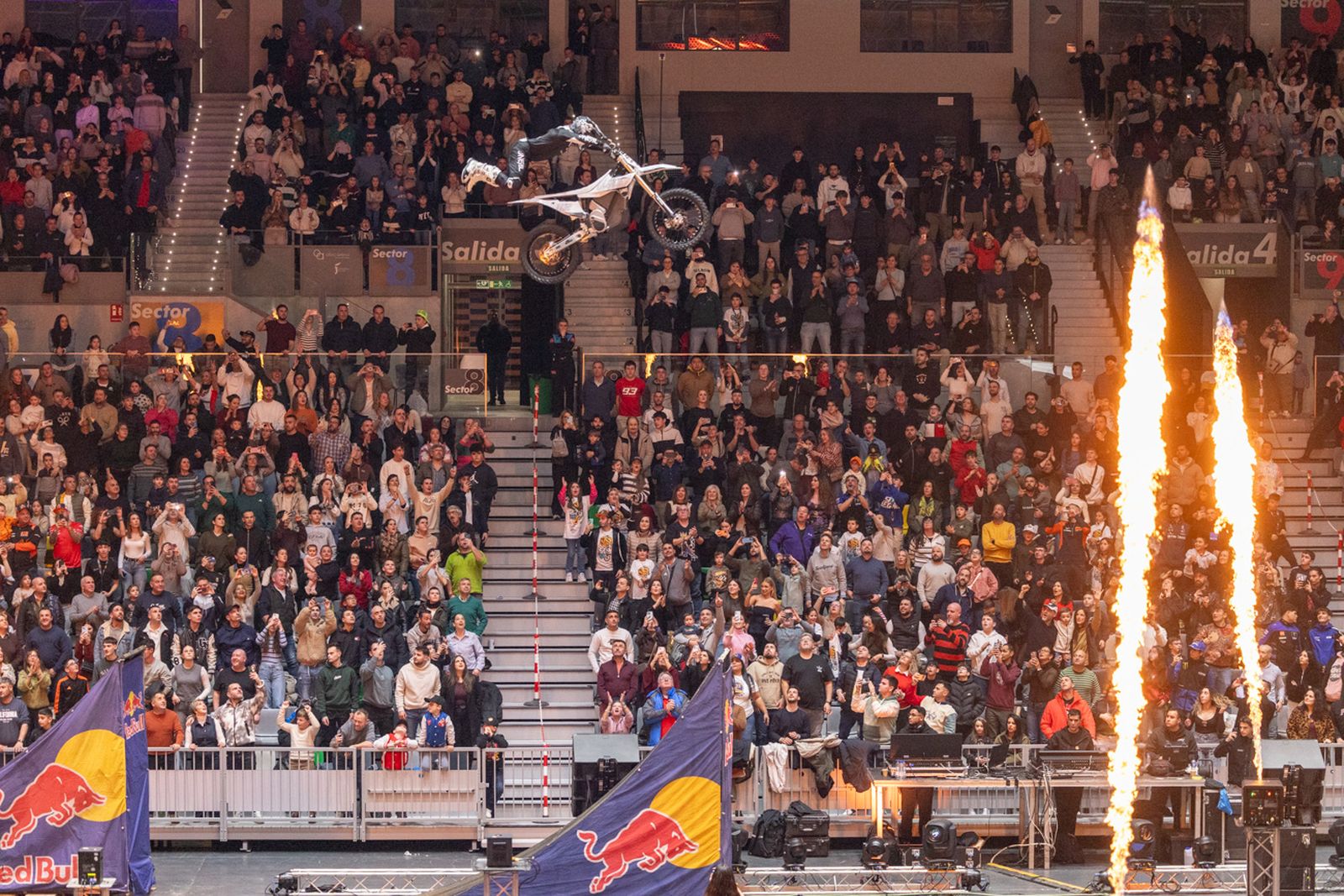 En imágenes: el Olivo Arena vibra con piruetas y motor en estado puro en el Soloflow Freestyle (1)