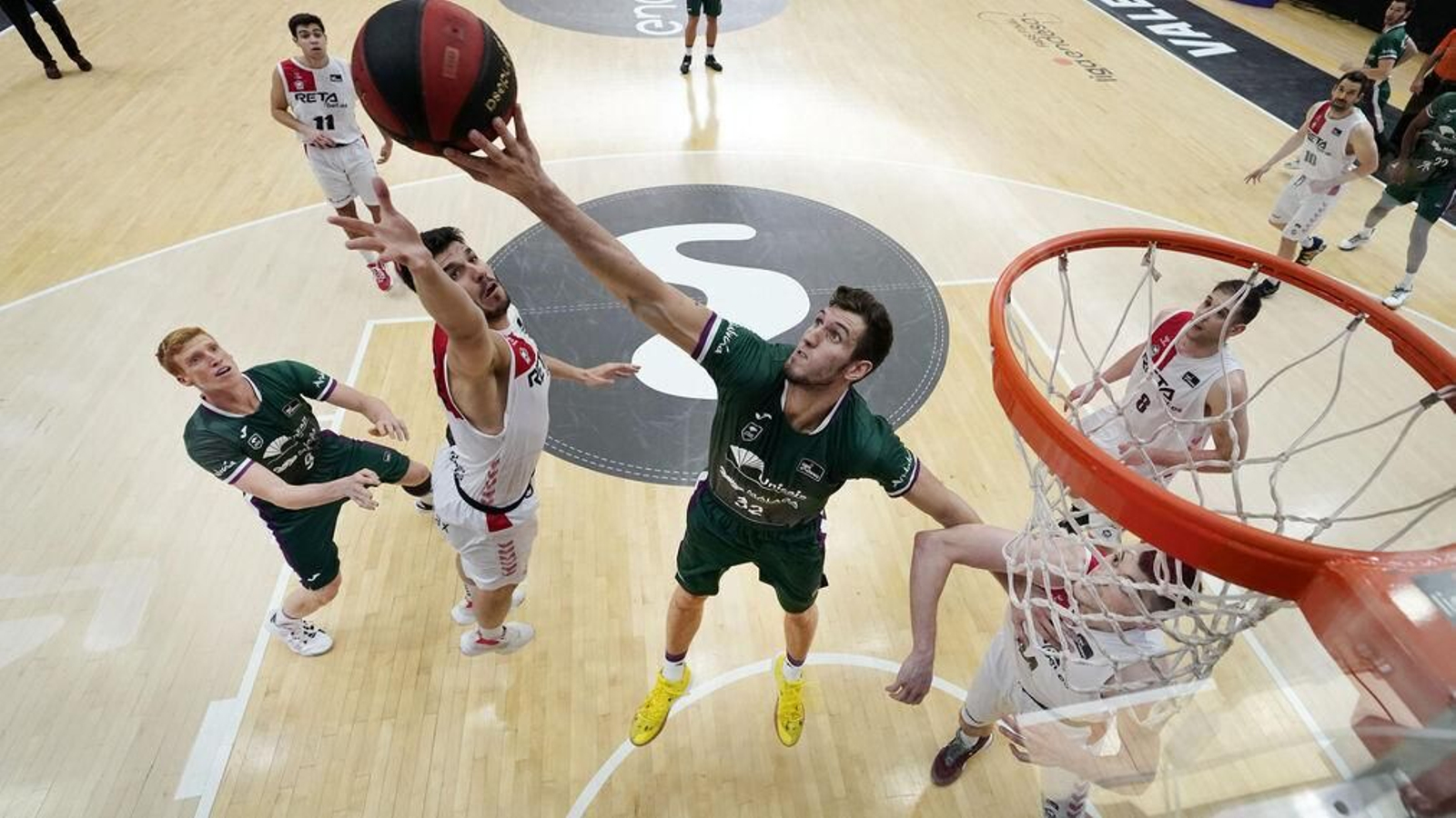 Rubén Guyerrero pone un tapón en el último Bilbao - Unicaja.