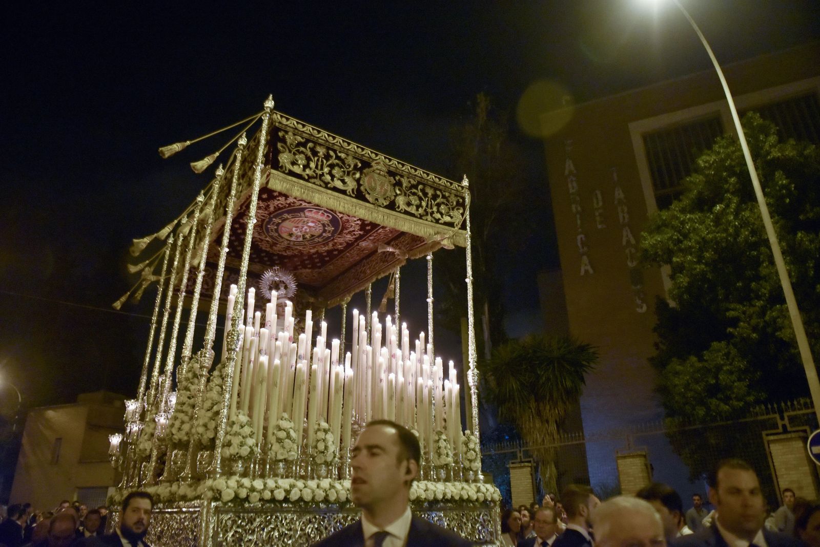 La Virgen de la Victoria, en rosario de aurora a la Catedral