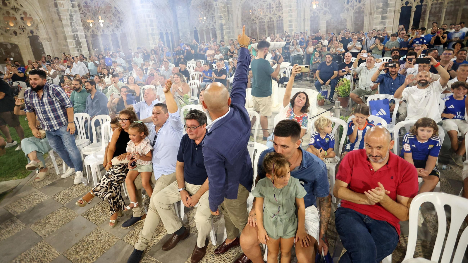 Imágenes de la presentación de las camisetas del Xerez CD