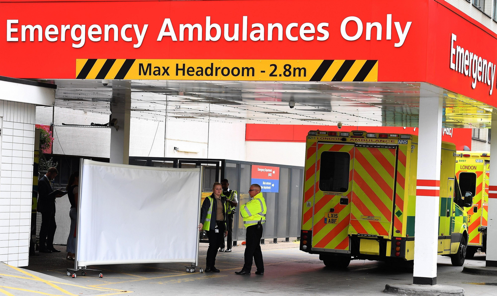 Imágenes del lugar donde un conductor estampó su automóvil ante el Parlamento británico