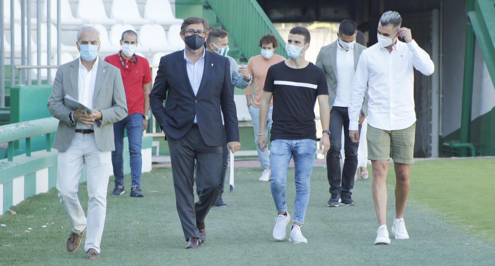 Javier González Calvo y Miguel Valenzuela, junto a los recién llegados Oyarzun y Salido, en El Arcángel.